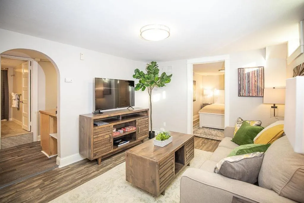 Two-Bedroom Apartment in Cozy Retreat - Walk to UNC - Free Cruiser Bikes