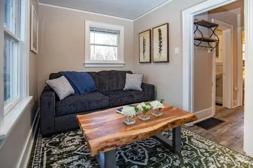 Cozy Carriage House - Walk to UNC + Free Bikes
