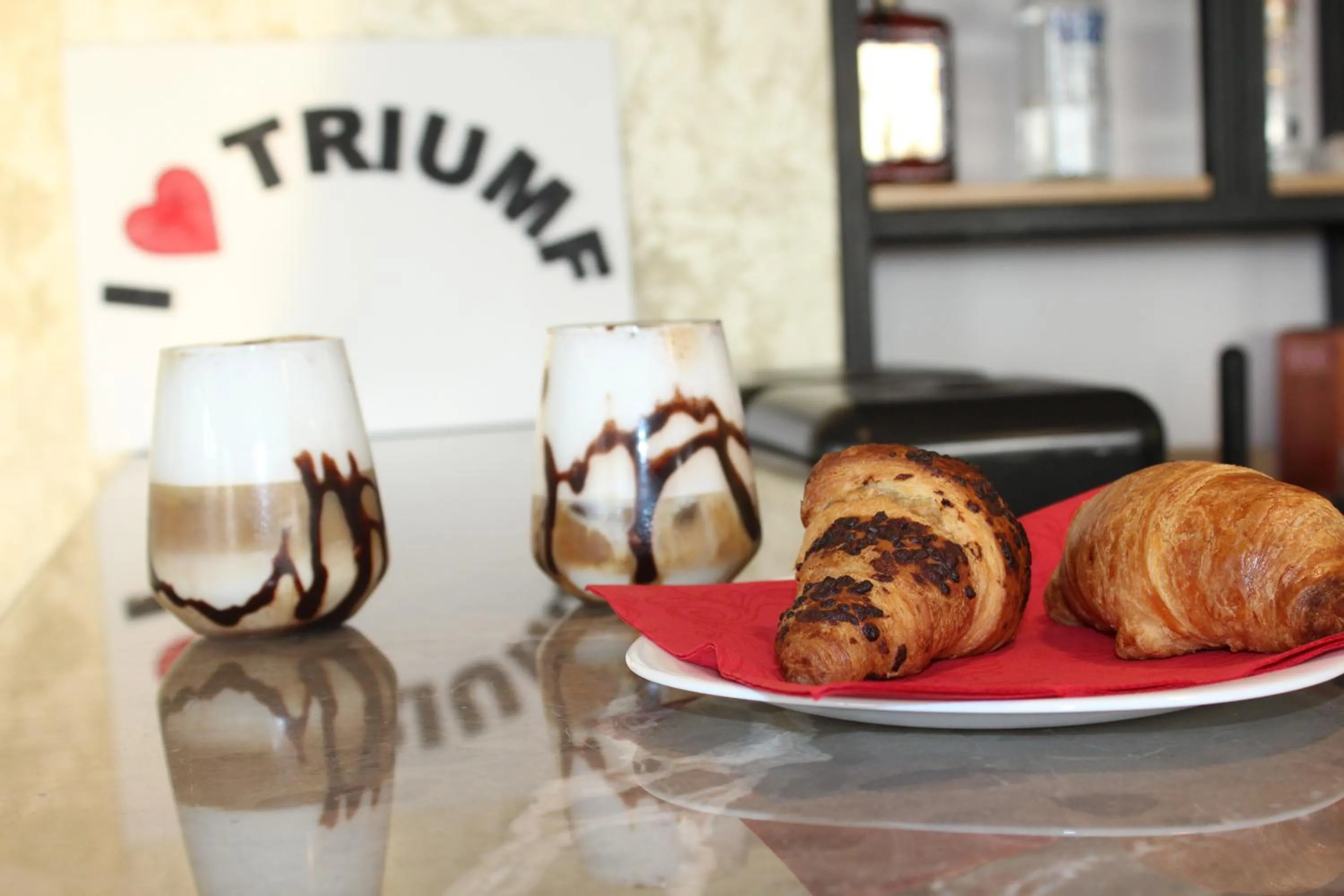 Food and drinks in Hotel Triumf Shengjin