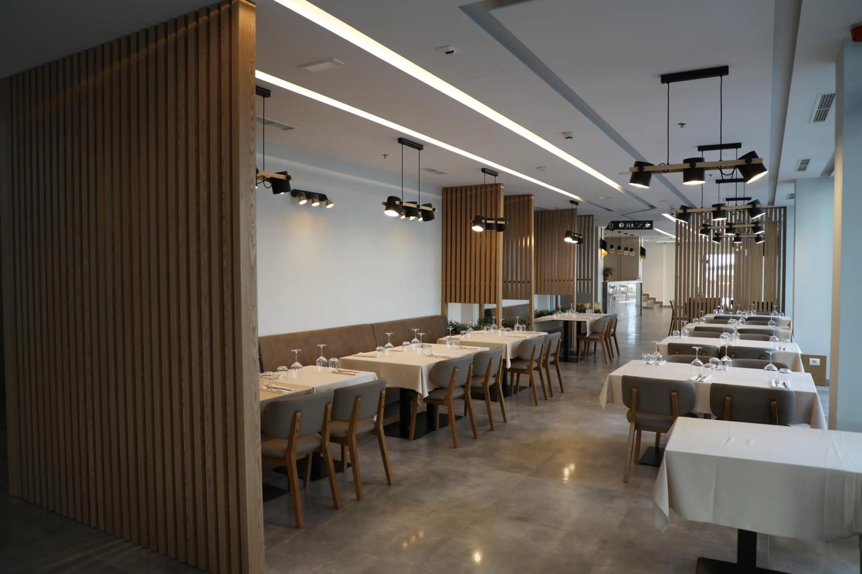 Restaurant/places to eat in Hotel Triumf Shengjin
