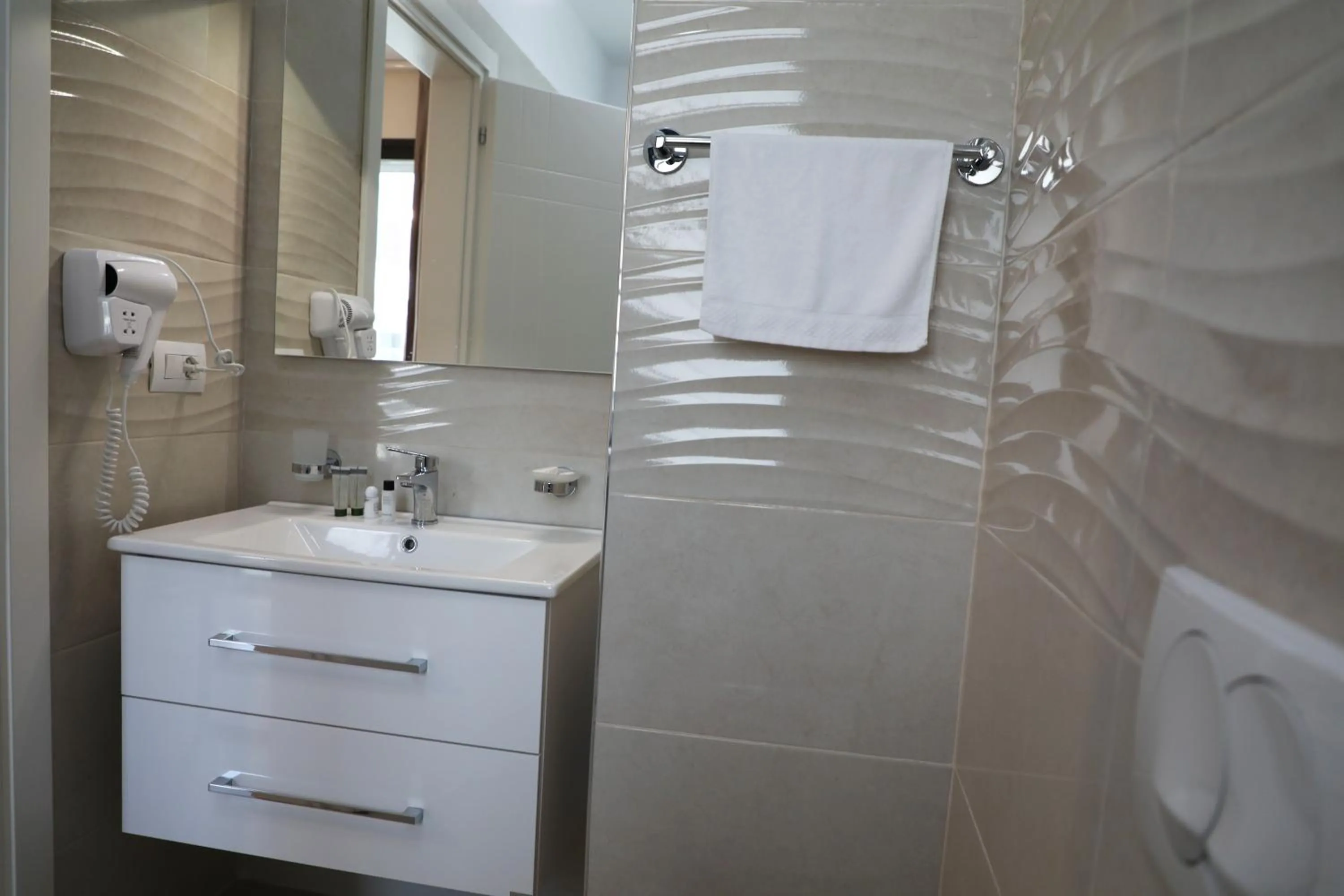 Bathroom in Hotel Triumf Shengjin