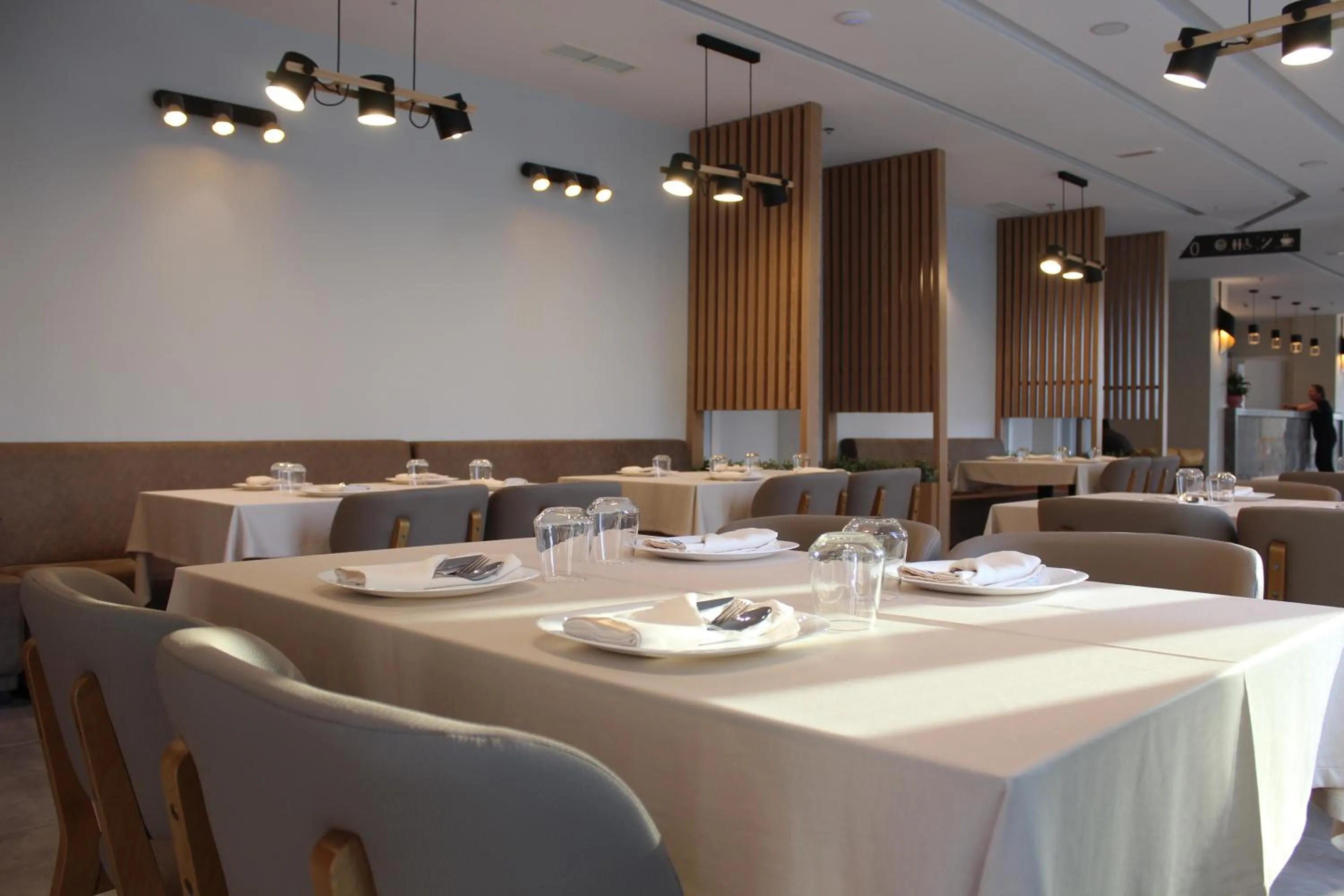 Restaurant/places to eat in Hotel Triumf Shengjin