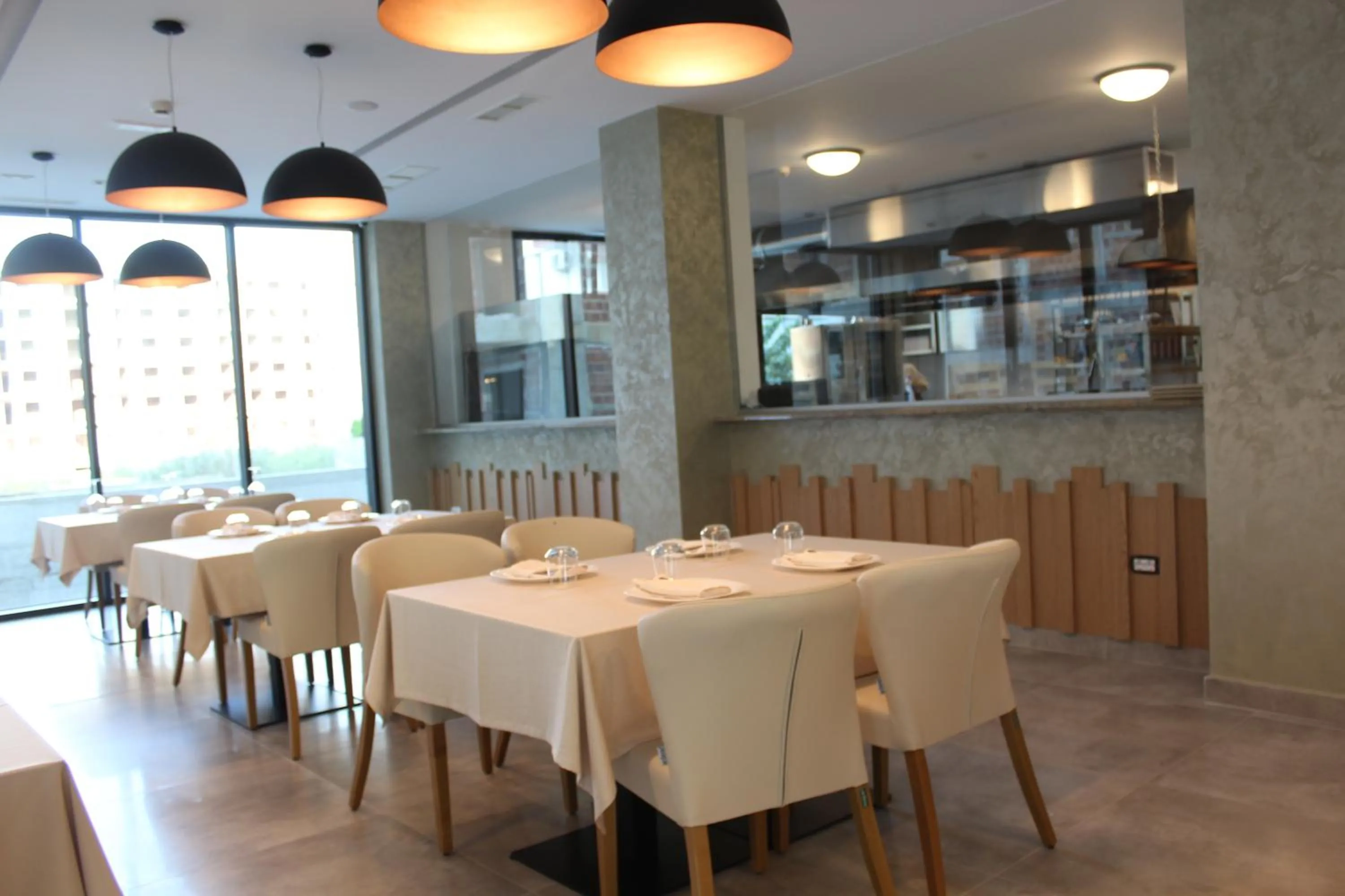 Restaurant/places to eat in Hotel Triumf Shengjin