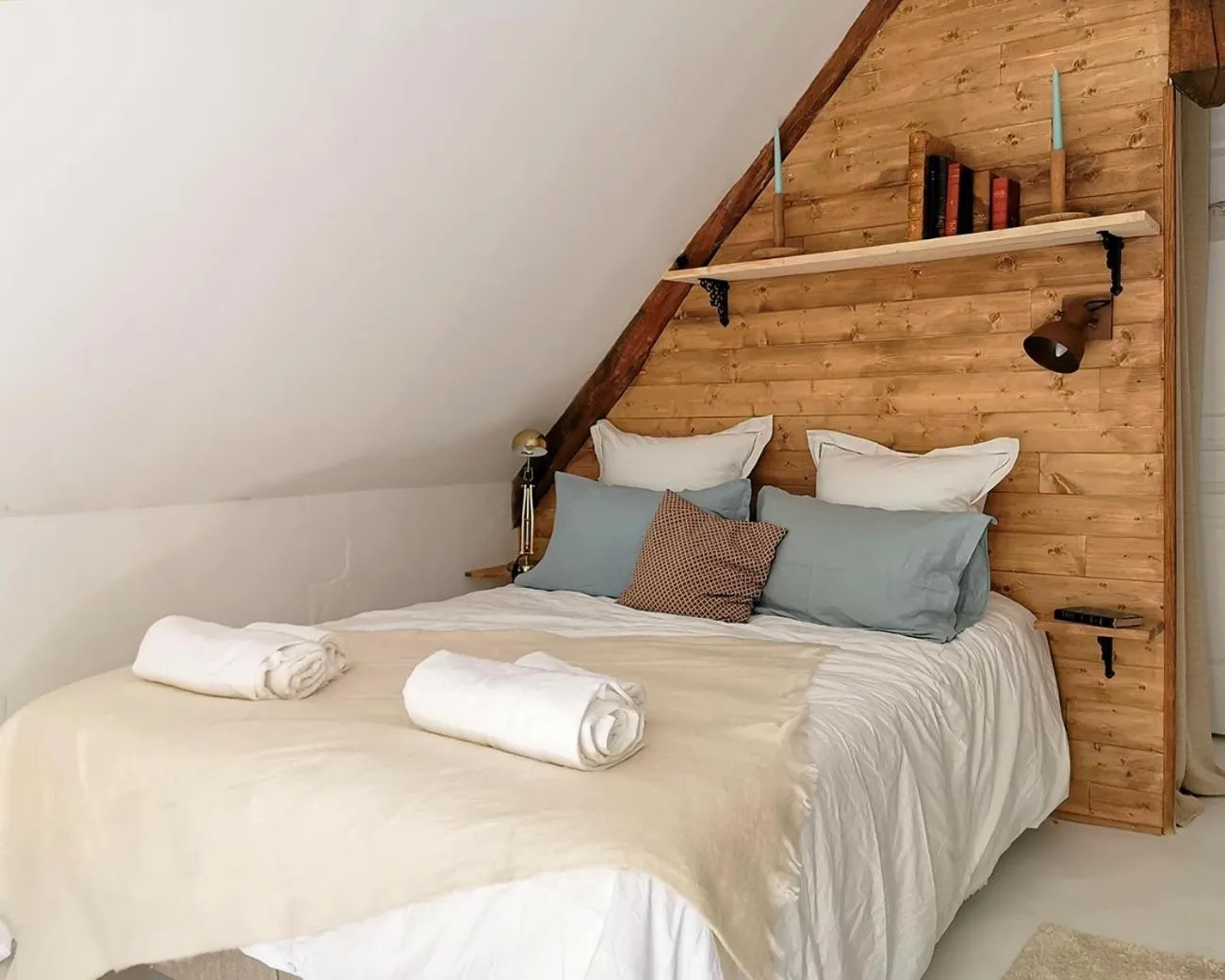 Bed in Quatre Chats sous un Pin