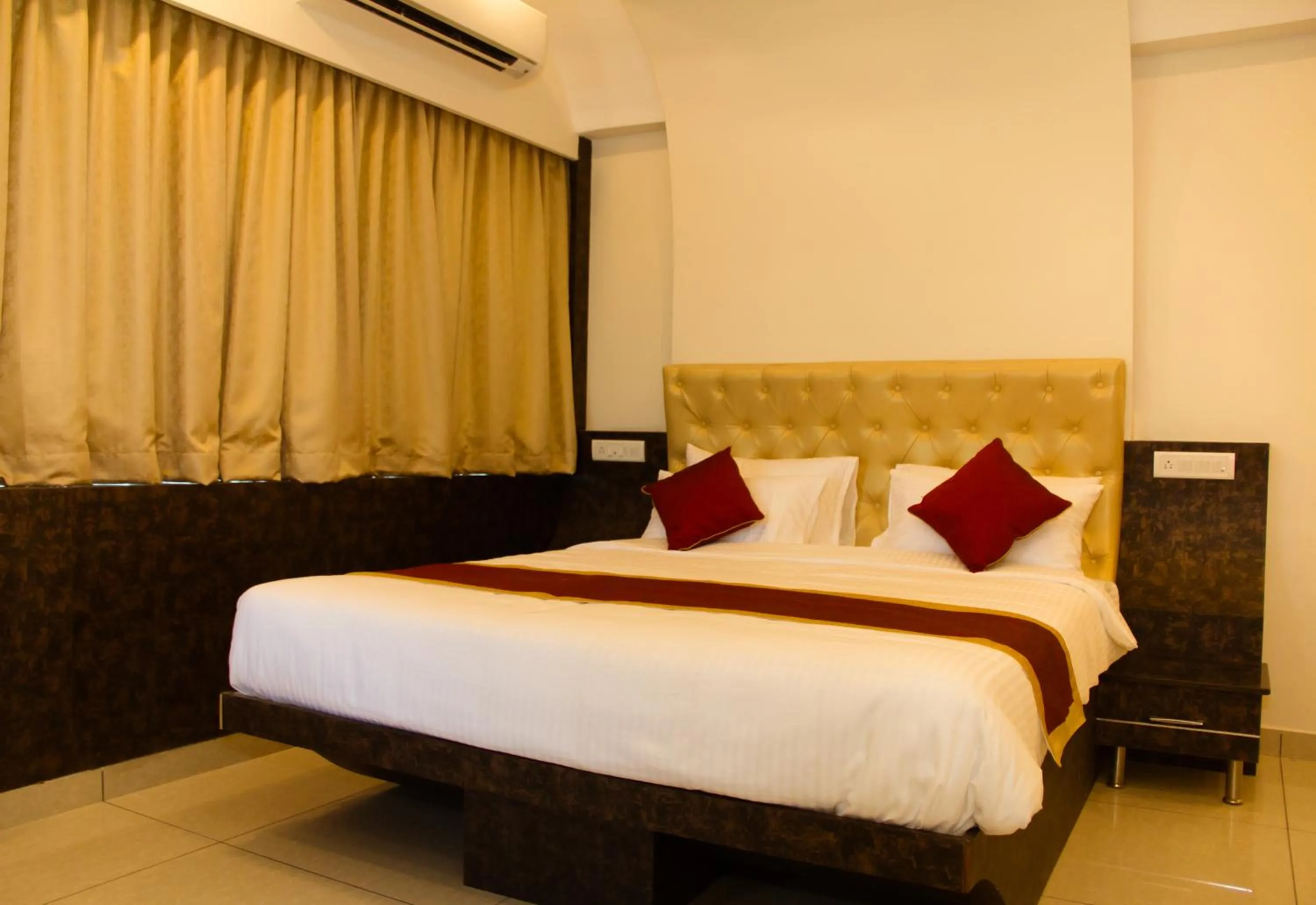 Bed in Hotel Golden Amulya Rest Wings