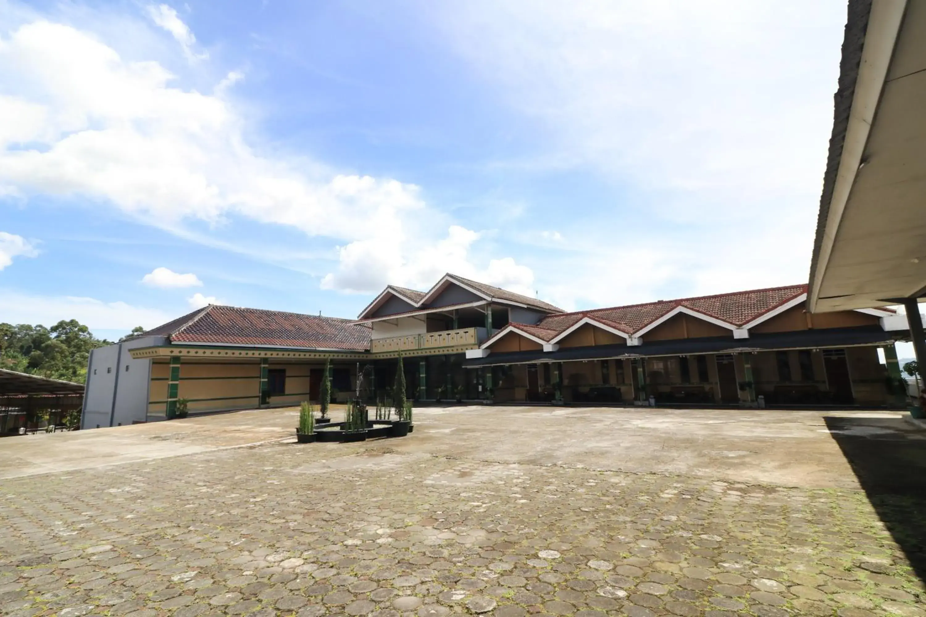 Property building in Abang Hotel Ciwidey Property building in Abang Hotel Ciwidey