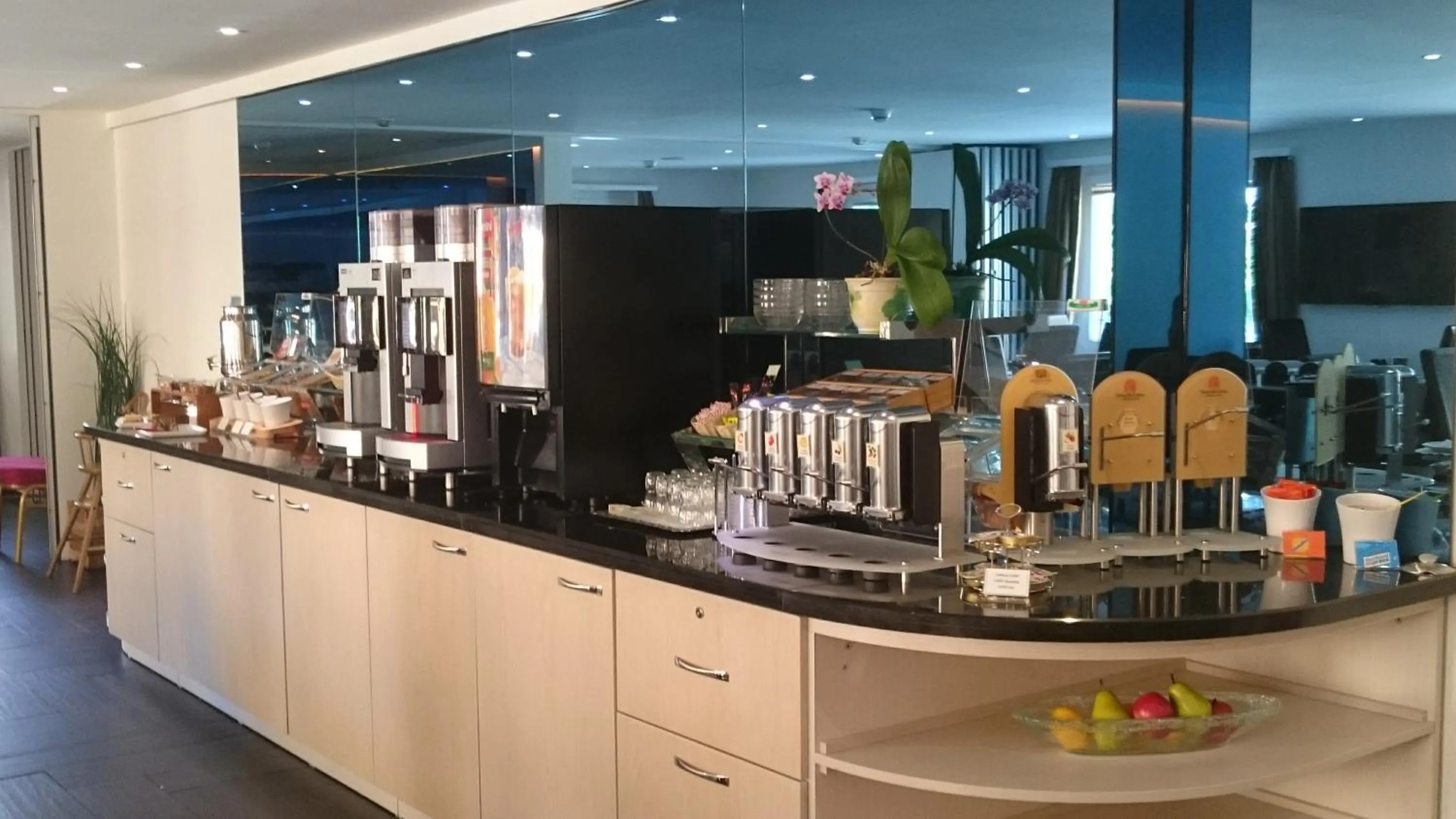 Food and drinks in Touring au Lac