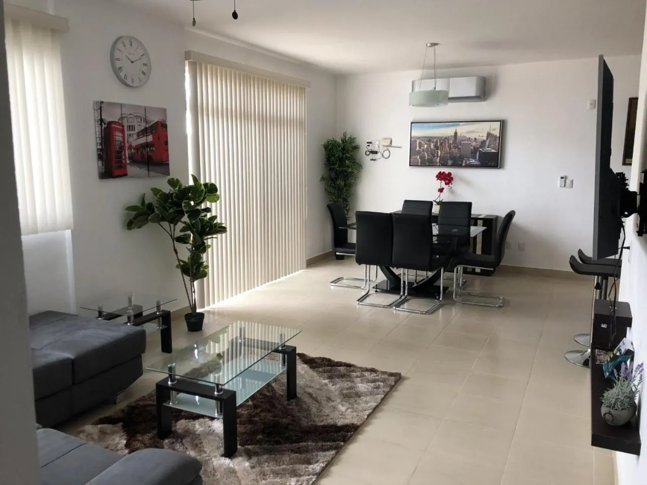 Dining area in PLAYA SUITES apartment