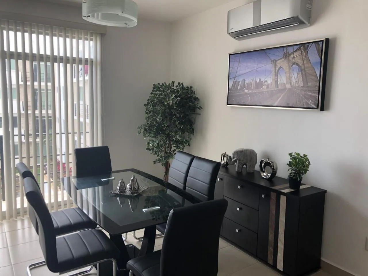 Dining area in PLAYA SUITES apartment