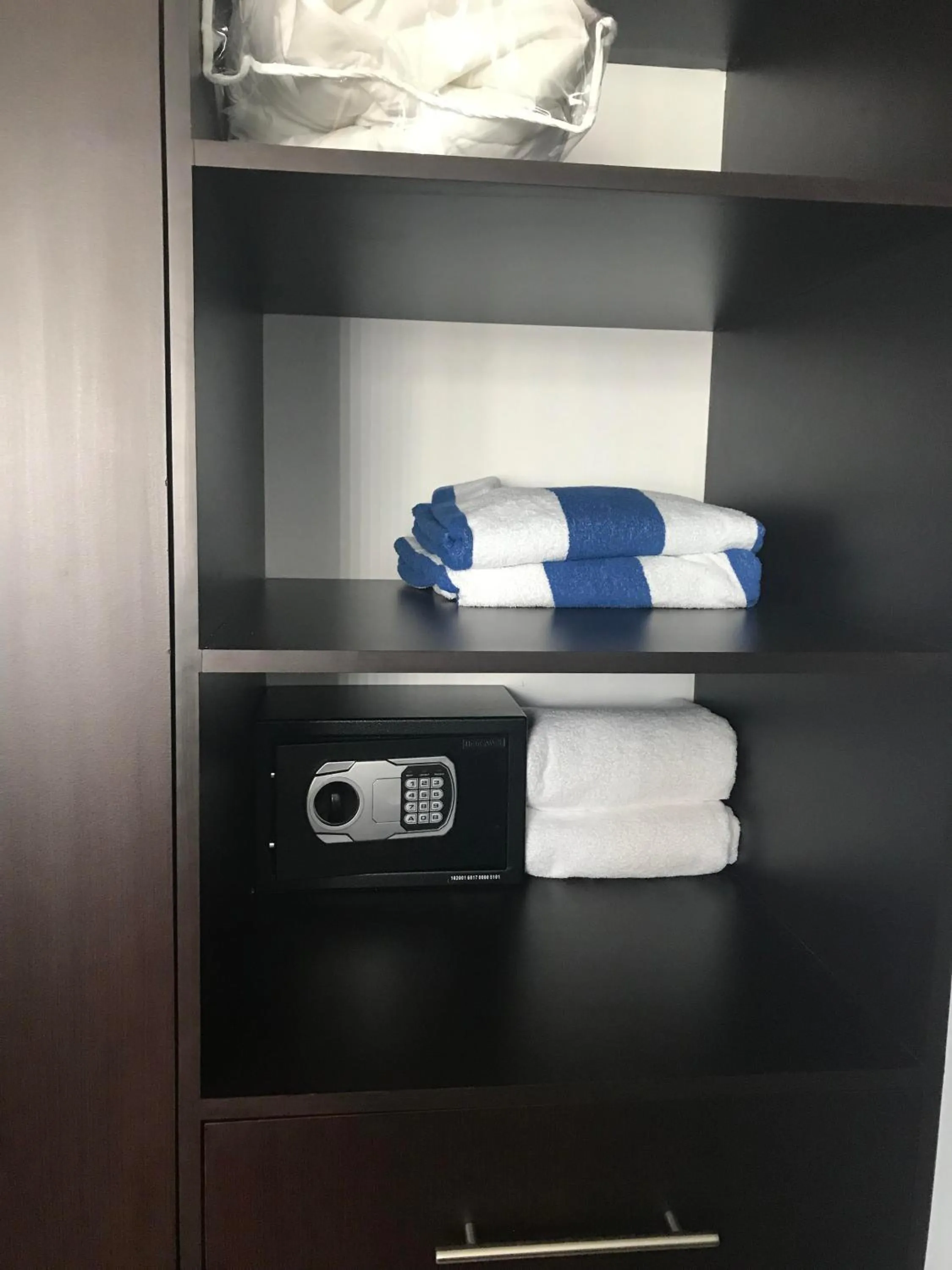 safe in PLAYA SUITES apartment