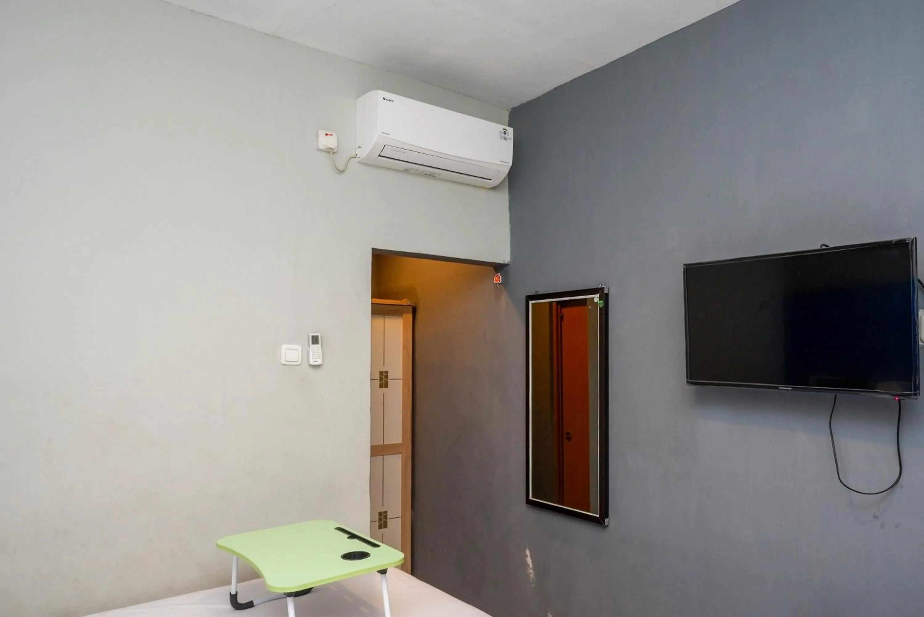 Bedroom in Urbanview Hotel Syariah Prambanan by RedDoorz