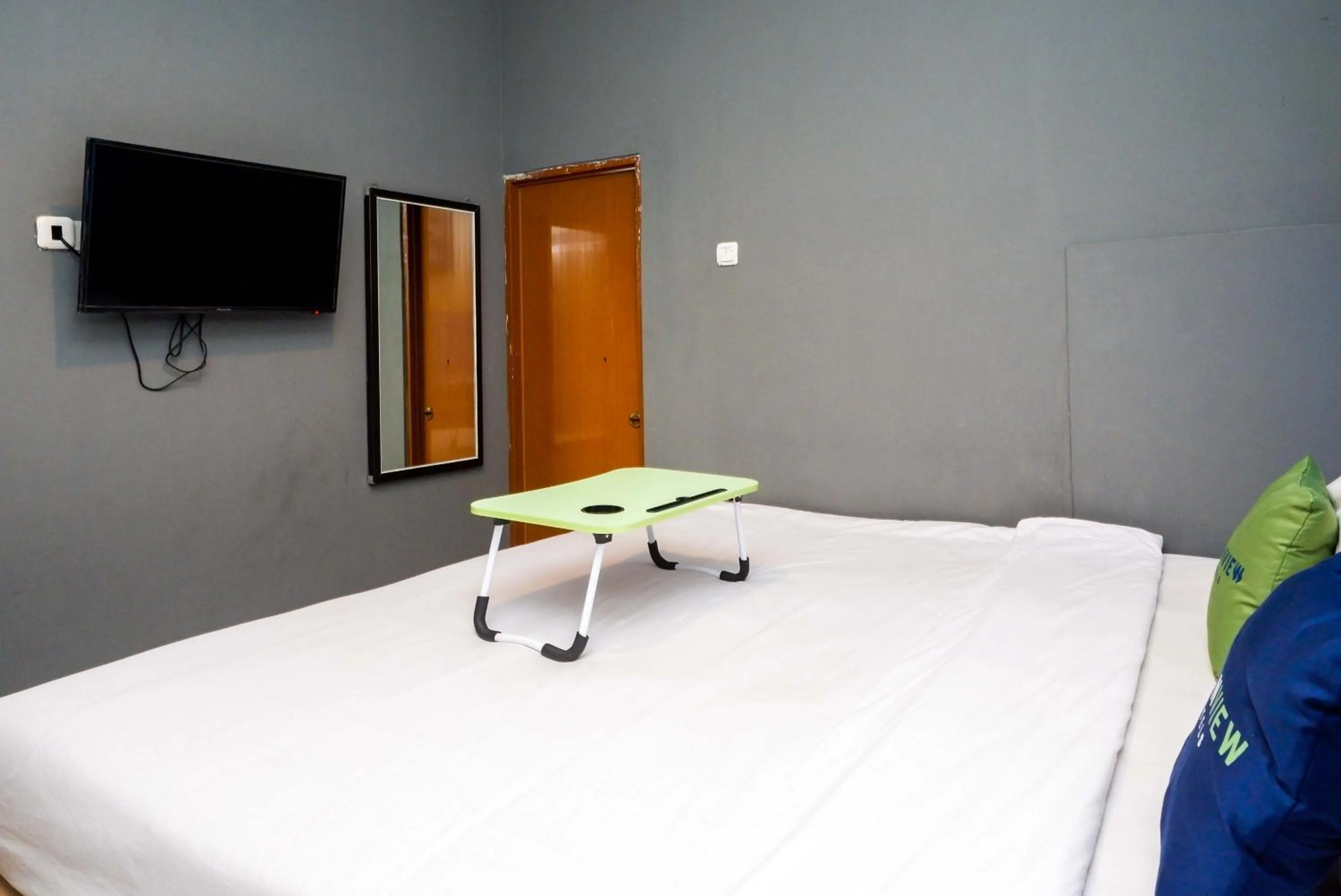 Bedroom, Bed in Urbanview Hotel Syariah Prambanan by RedDoorz