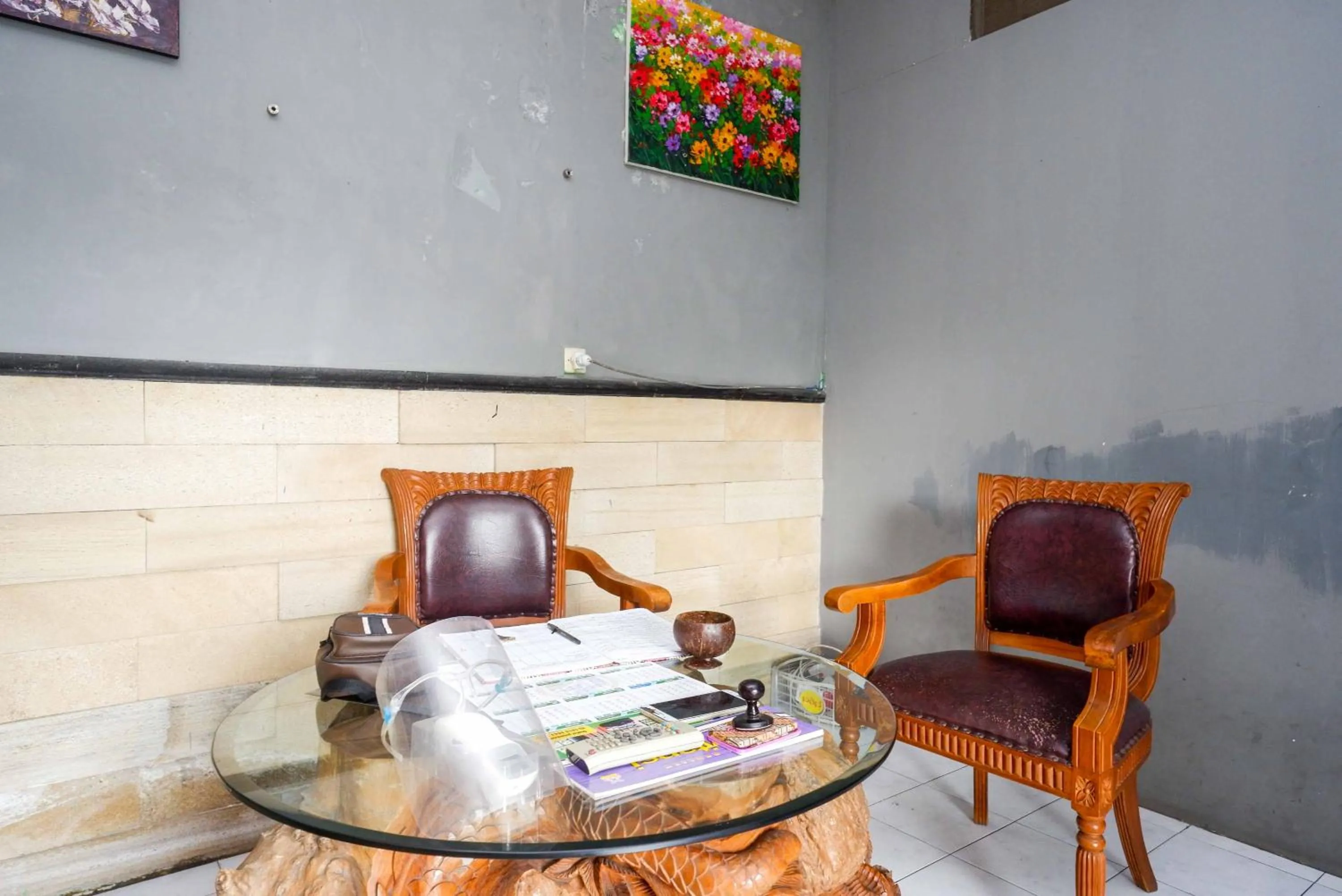 Lobby or reception in Urbanview Hotel Syariah Prambanan by RedDoorz