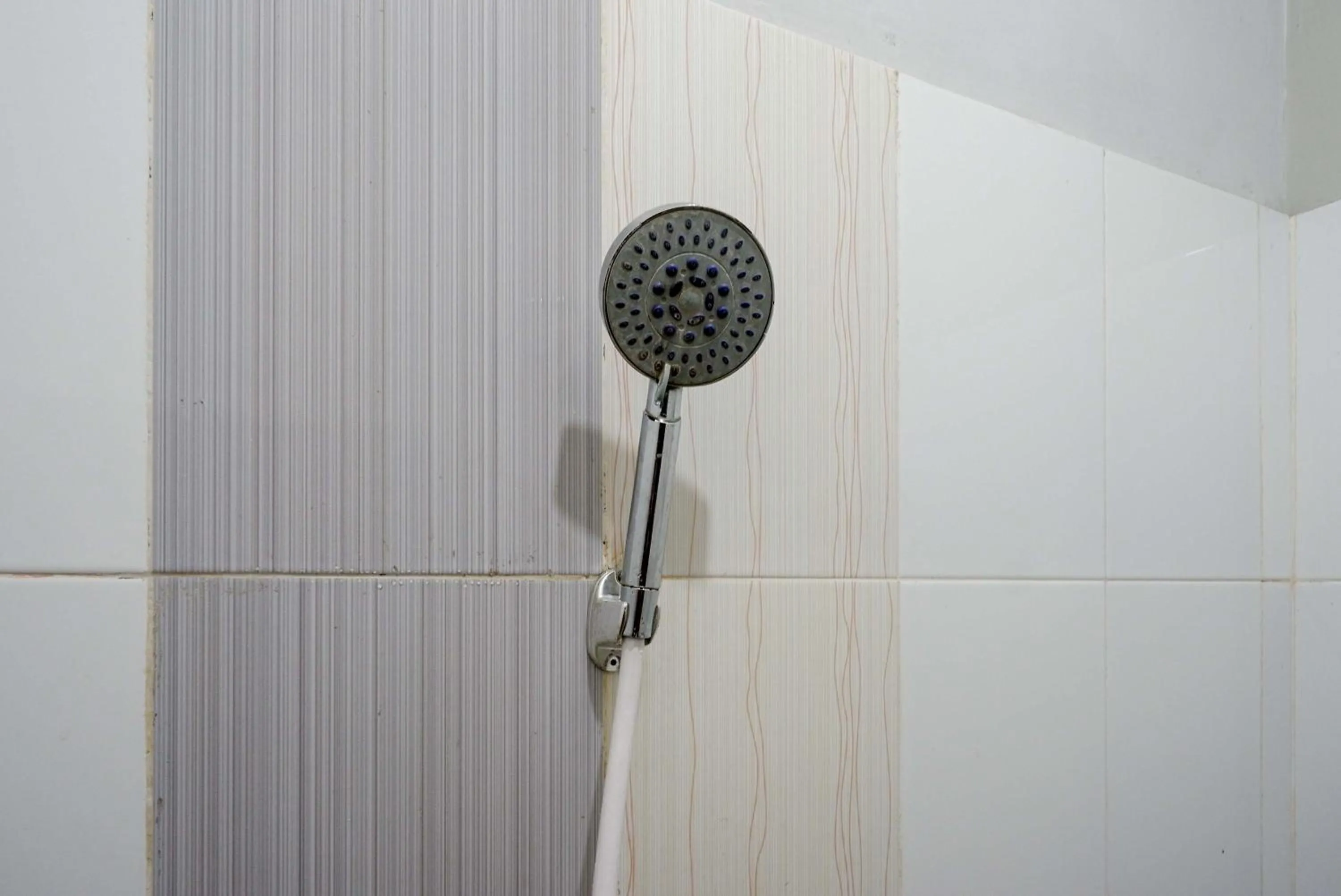 Bathroom in Urbanview Hotel Syariah Prambanan by RedDoorz