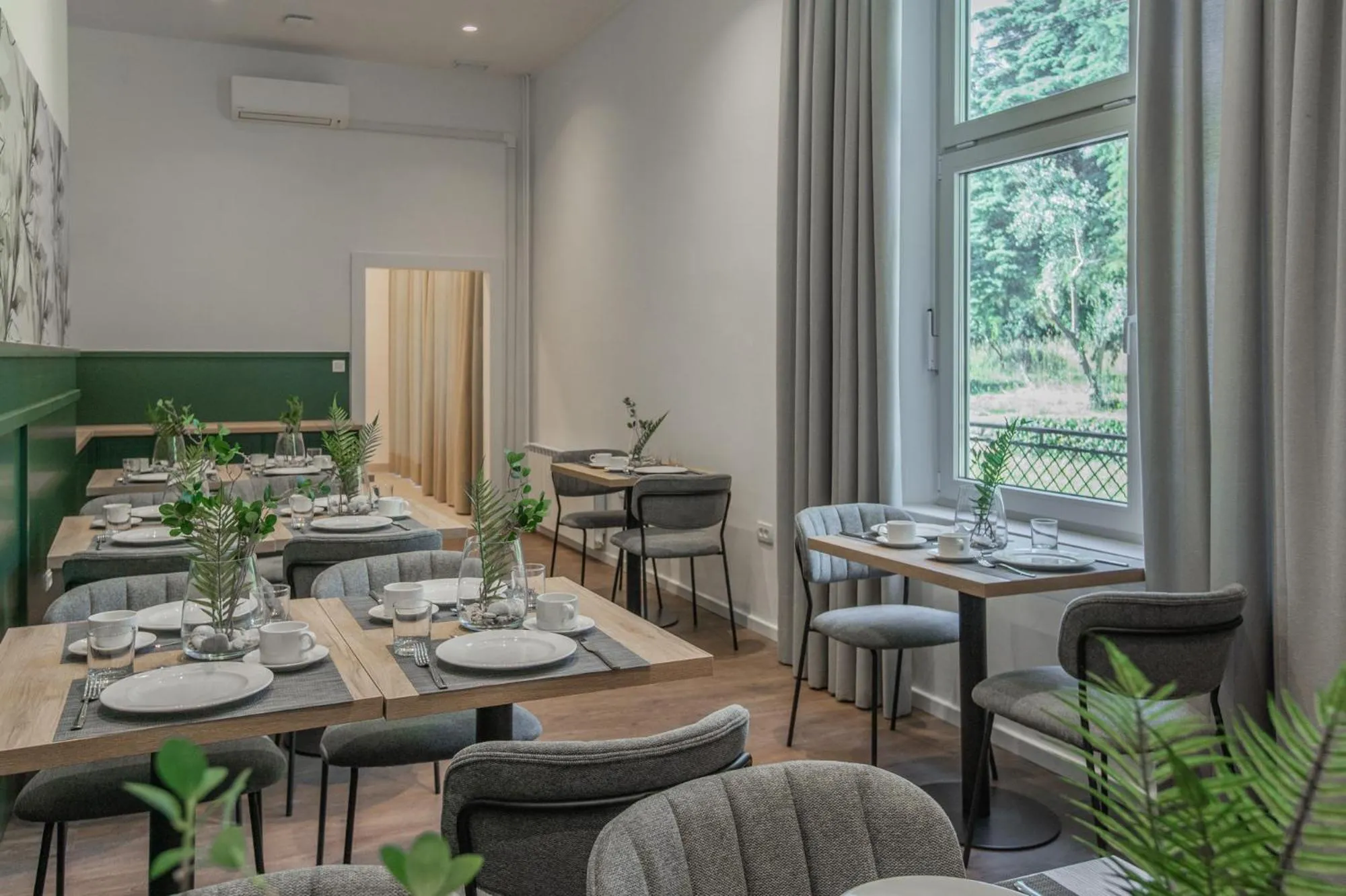 Restaurant/places to eat in Villa Aurum Health & Climatotherapy Center