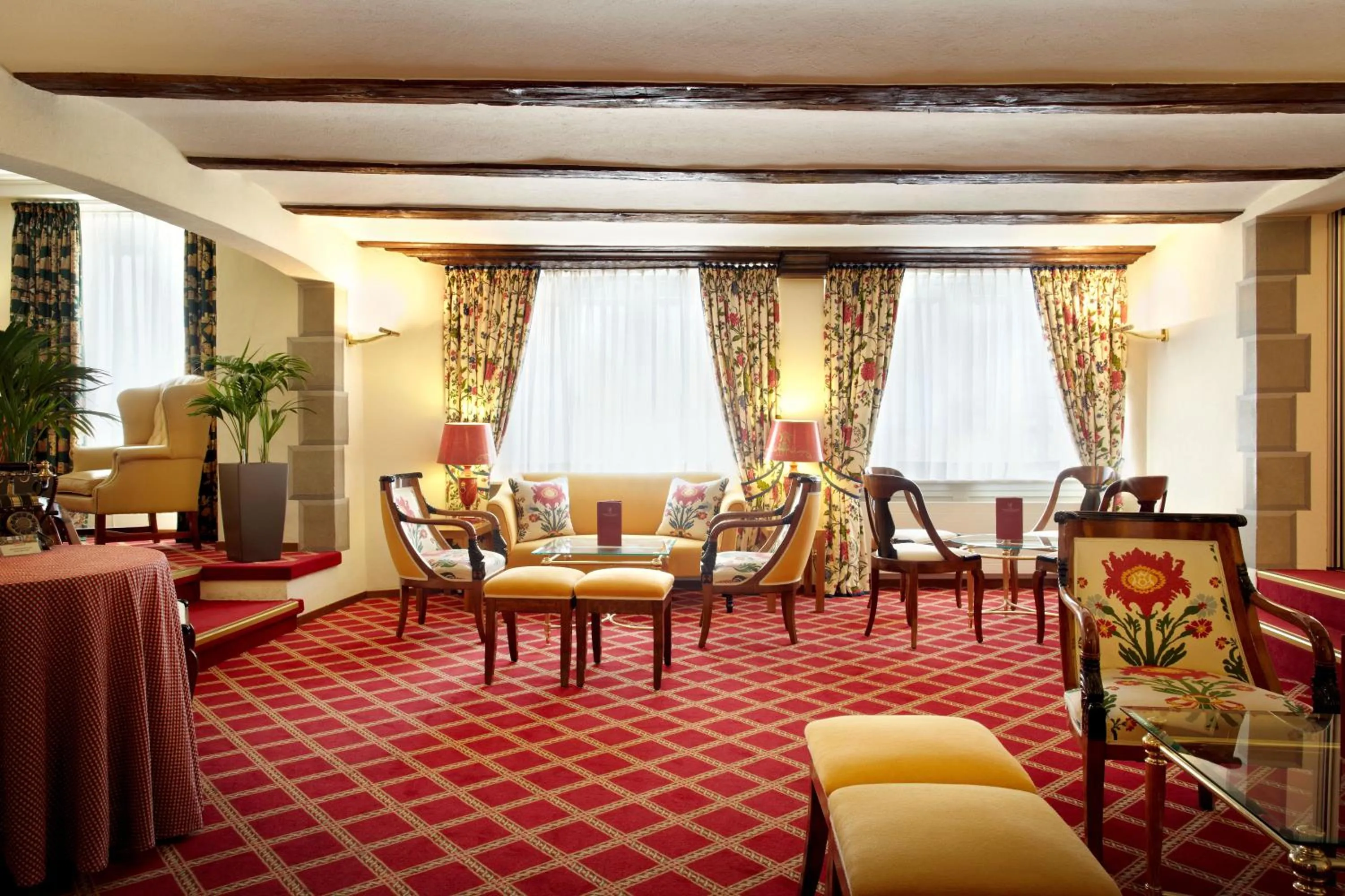 Communal lounge/ TV room in Romantik Hotel Wilden Mann Luzern