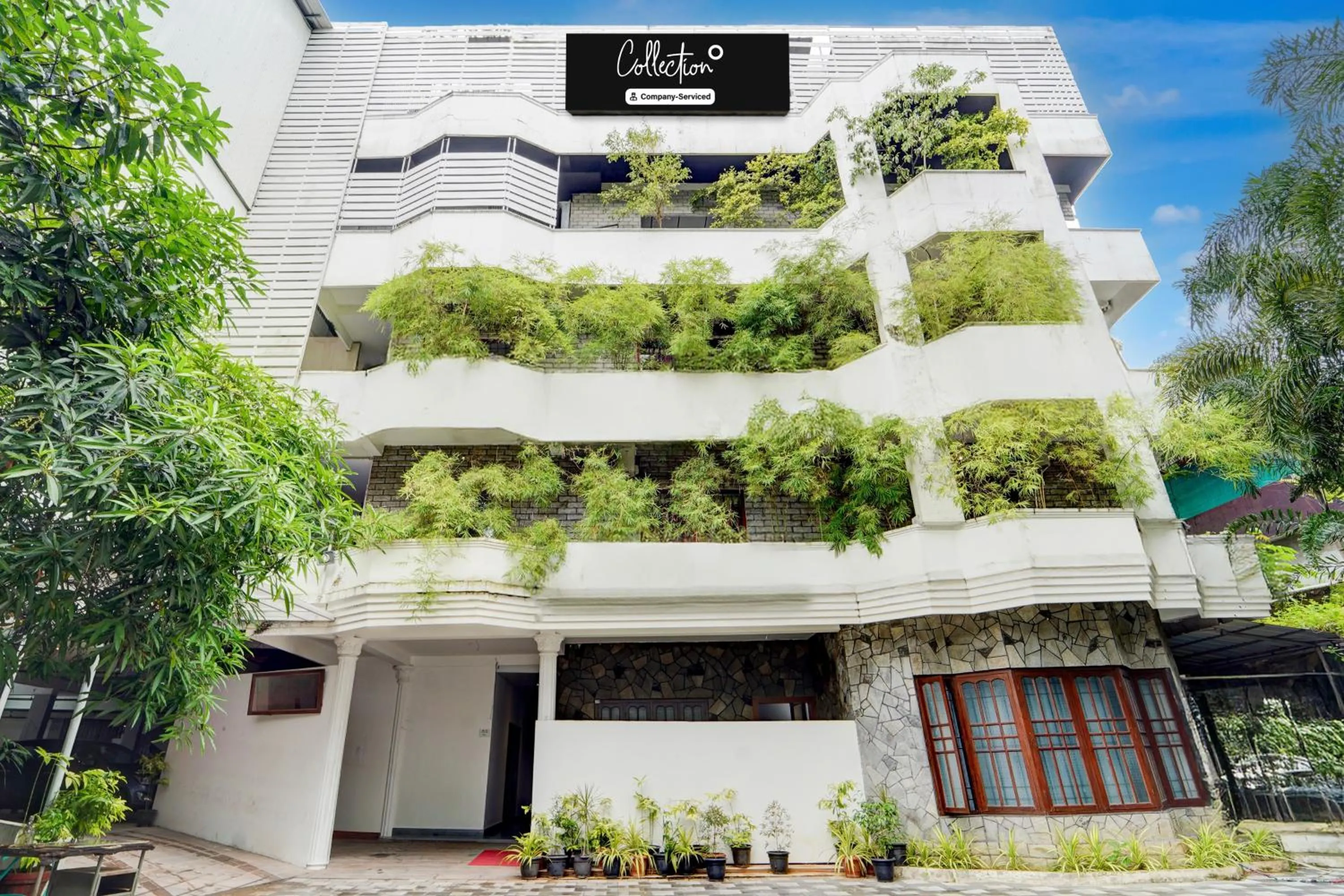 Facade/entrance in Super Collection O Vazhakkala Kakkanad