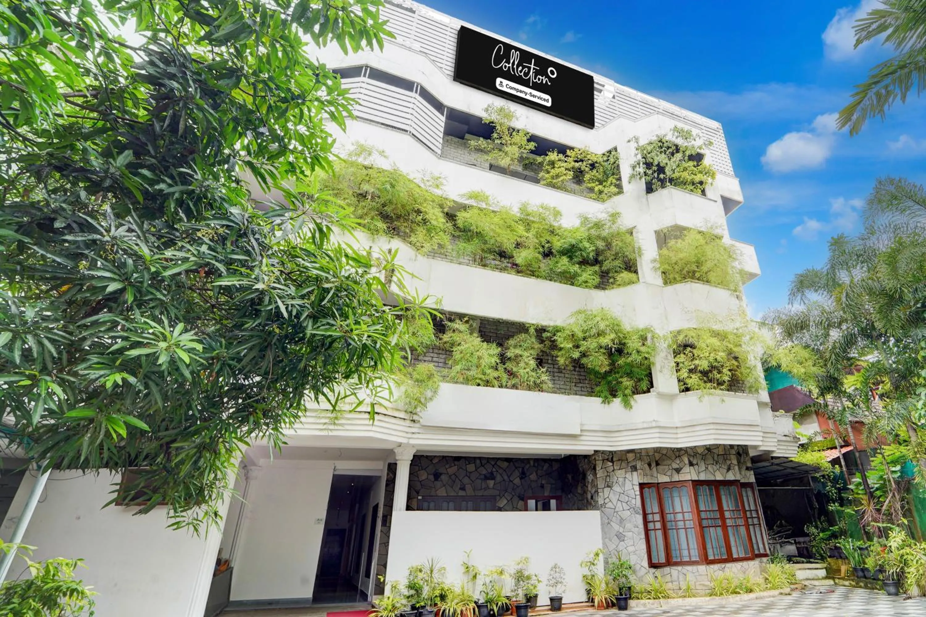 Facade/entrance in Super Collection O Vazhakkala Kakkanad