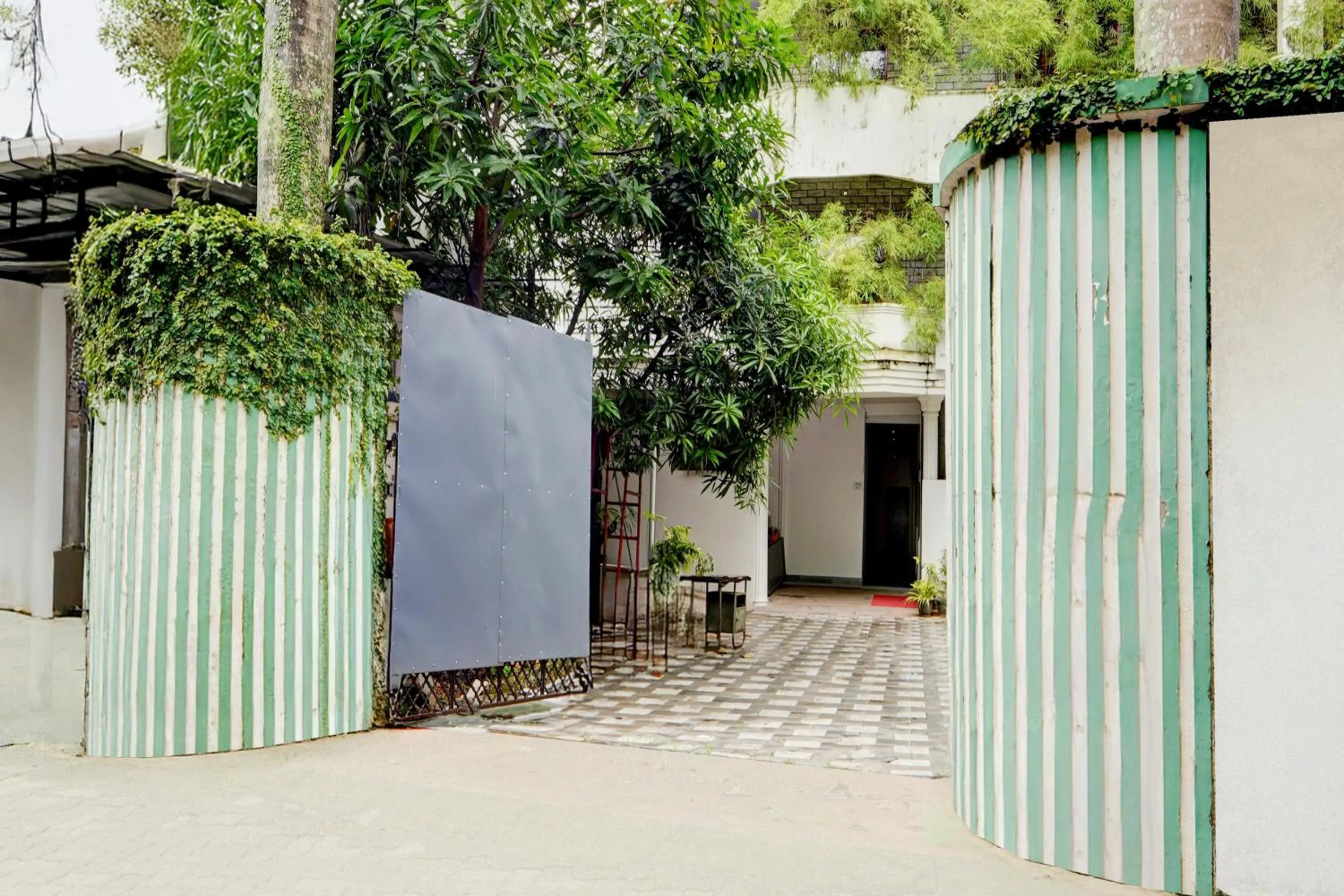 Facade/entrance in Super Collection O Vazhakkala Kakkanad
