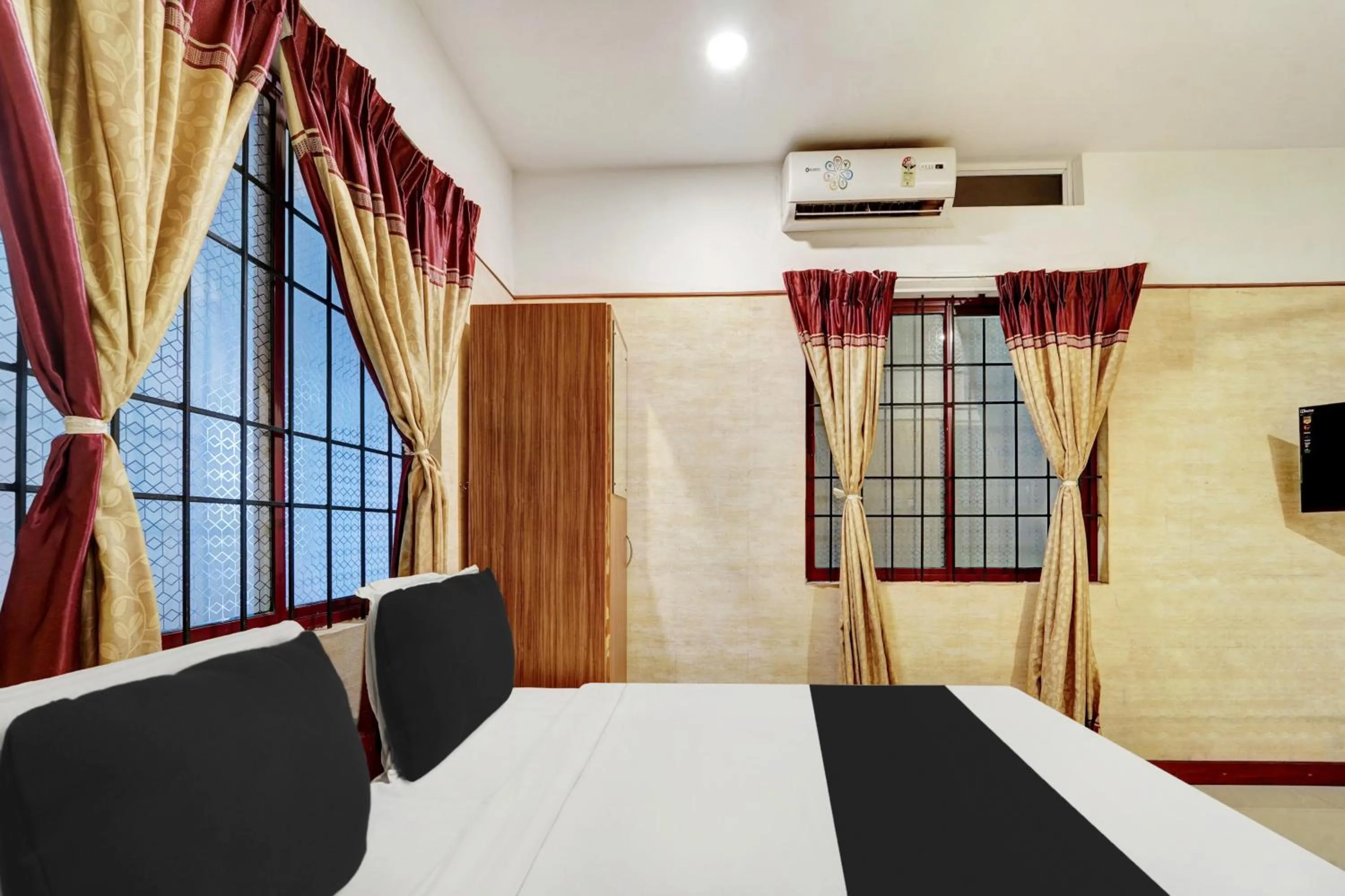 Bedroom, Bed in Super Collection O Vazhakkala Kakkanad