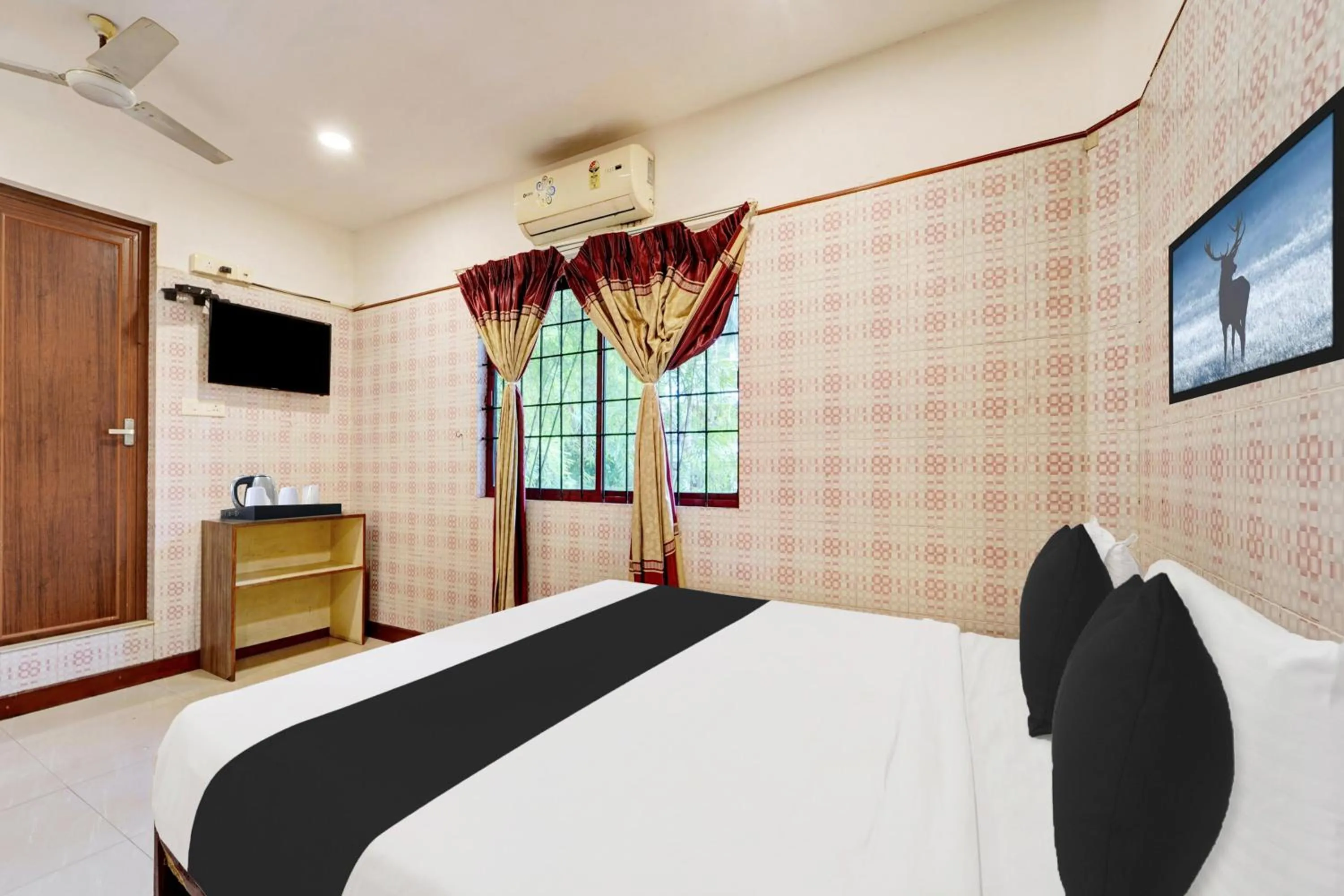 Bedroom, Bed in Super Collection O Vazhakkala Kakkanad