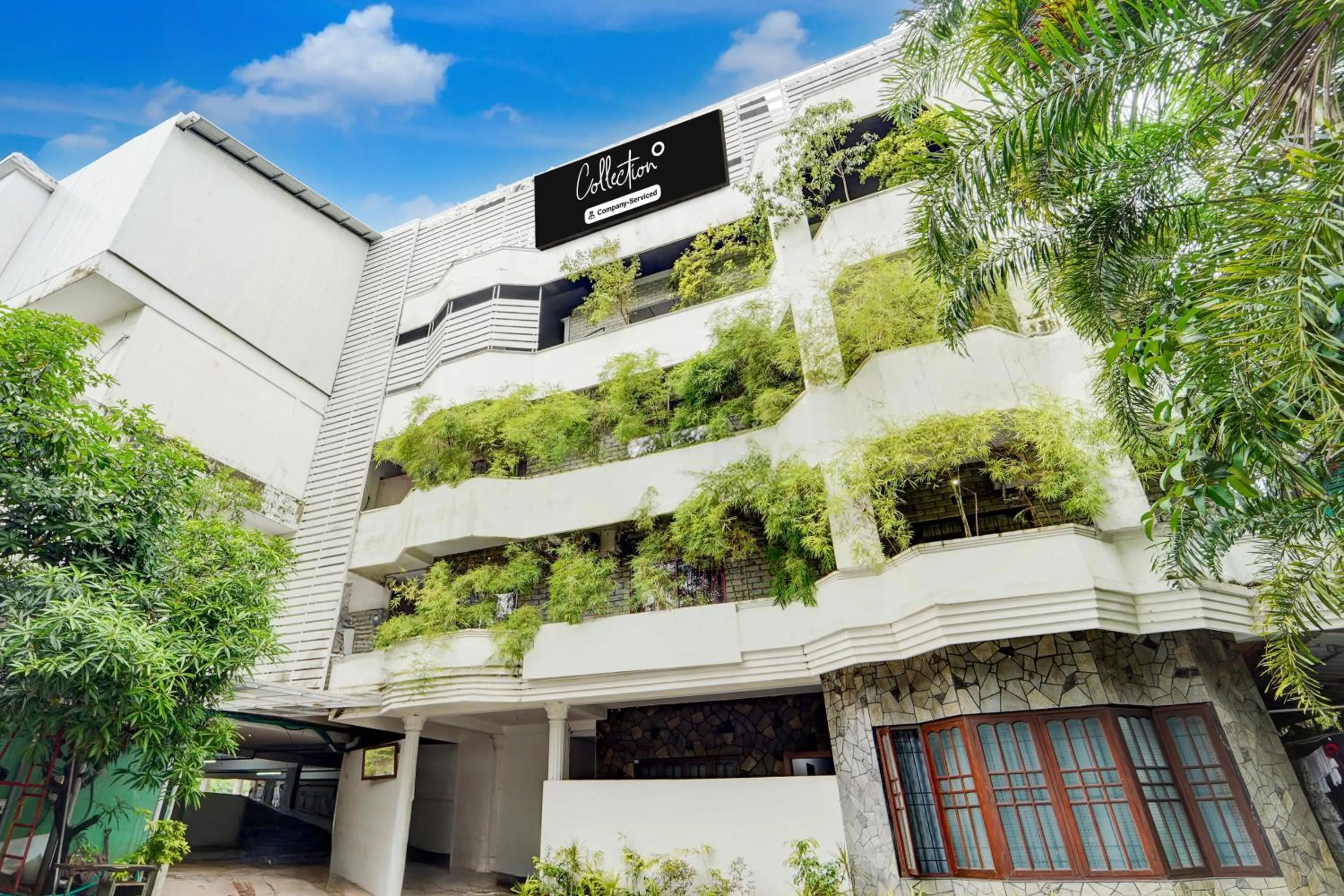 Facade/entrance in Super Collection O Vazhakkala Kakkanad