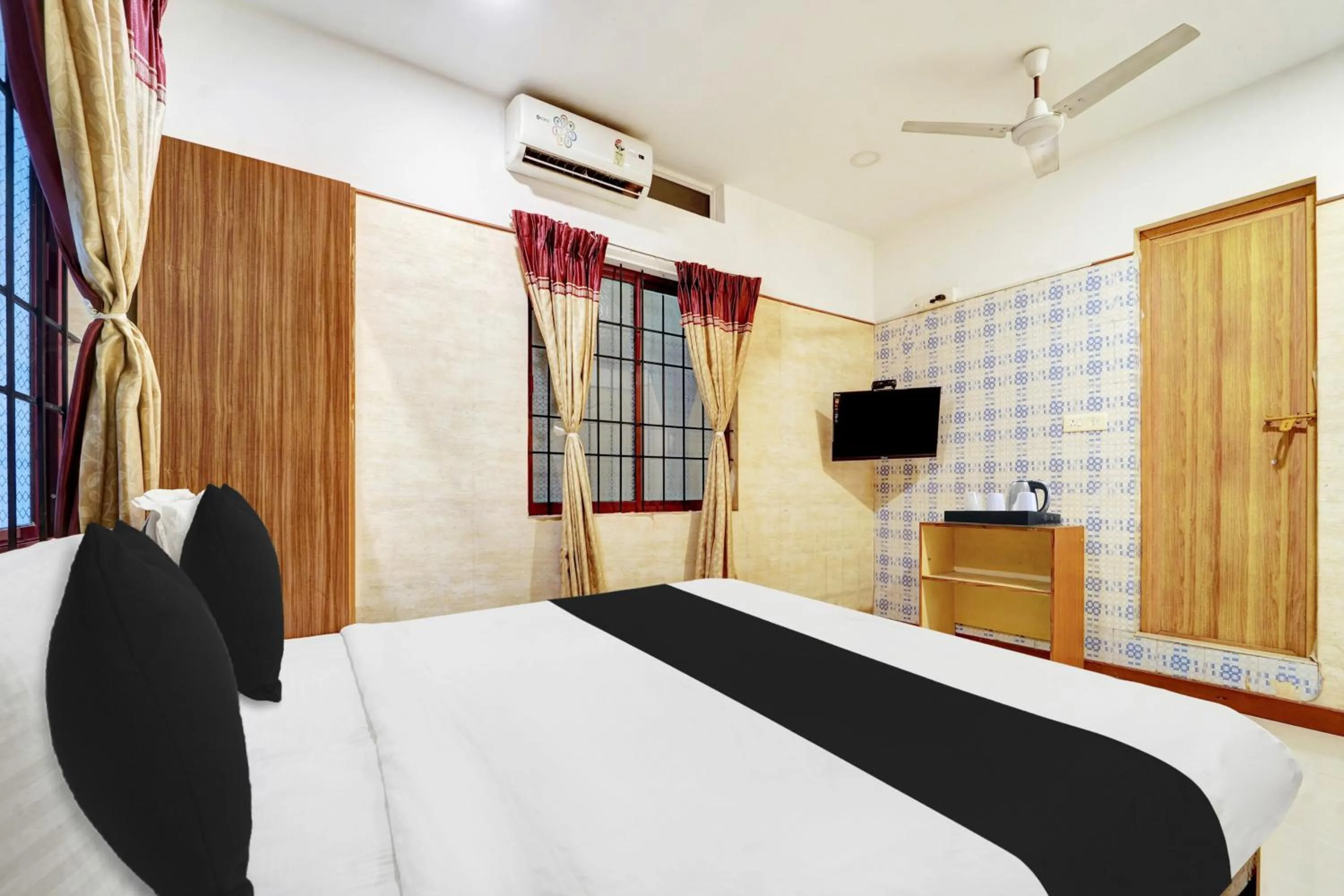 Bedroom, Bed in Super Collection O Vazhakkala Kakkanad