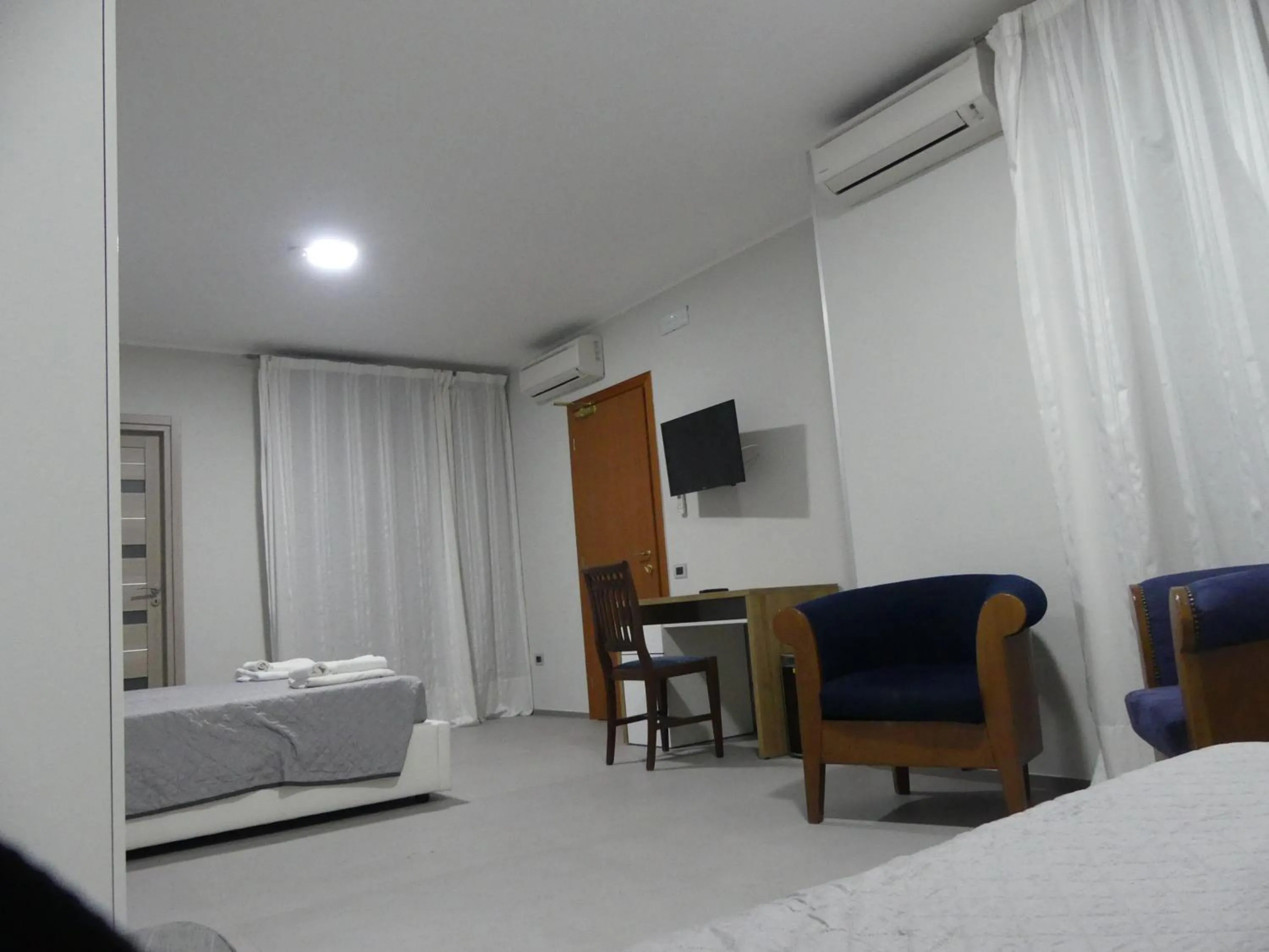 Bedroom, Bed in Albergo Piazza Risorgimento