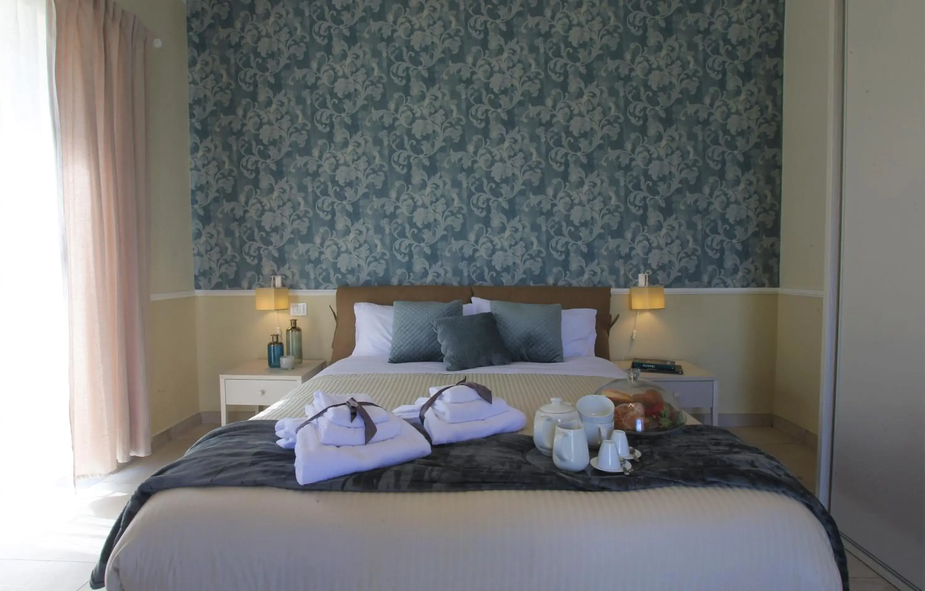 Deluxe Double Room in Pompei BnB Maison de Charme Deluxe Double Room in Pompei BnB Maison de Charme