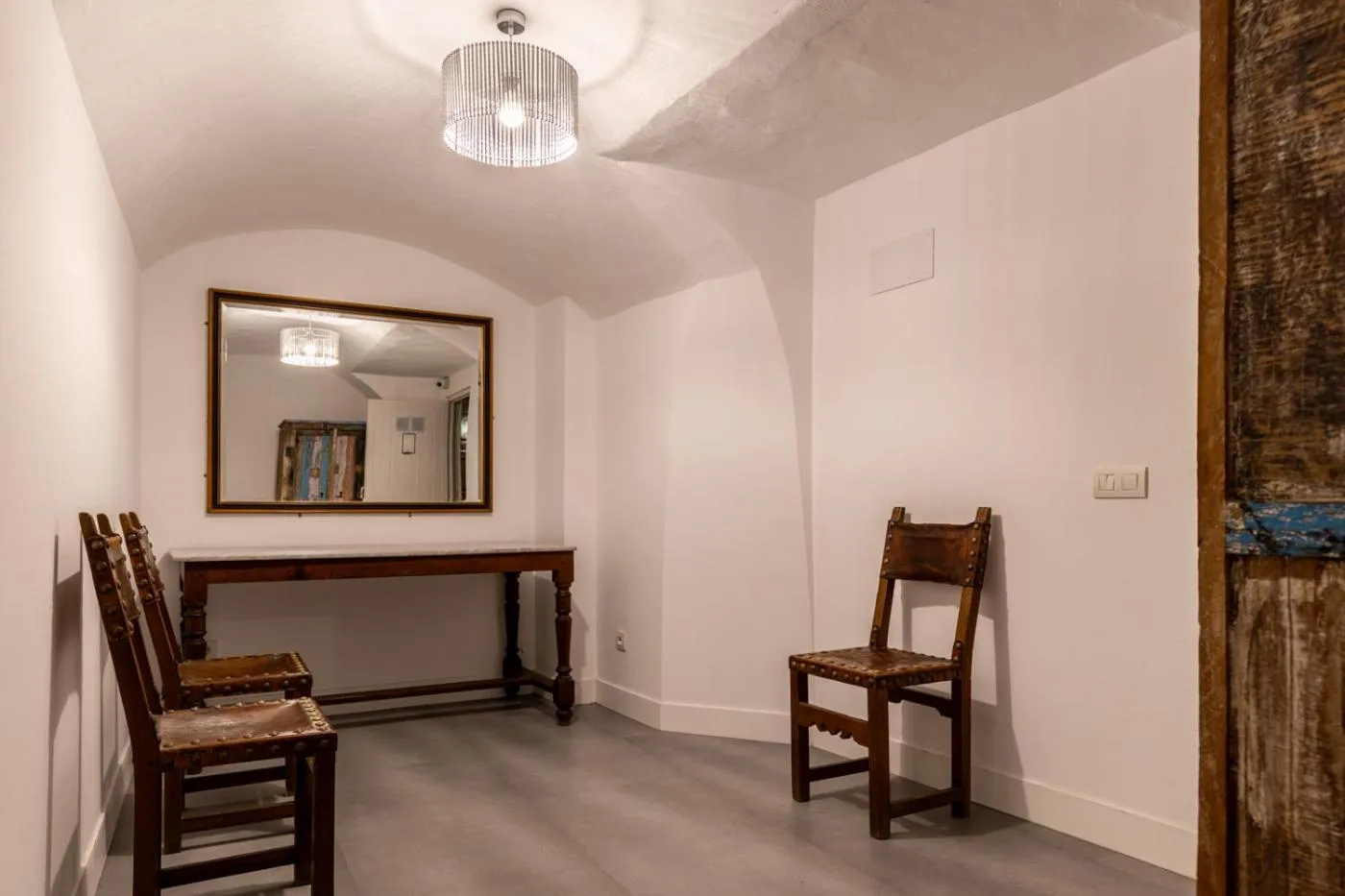 Area and facilities in Antiguo Brondo Selfcheck-in Smart Rooms