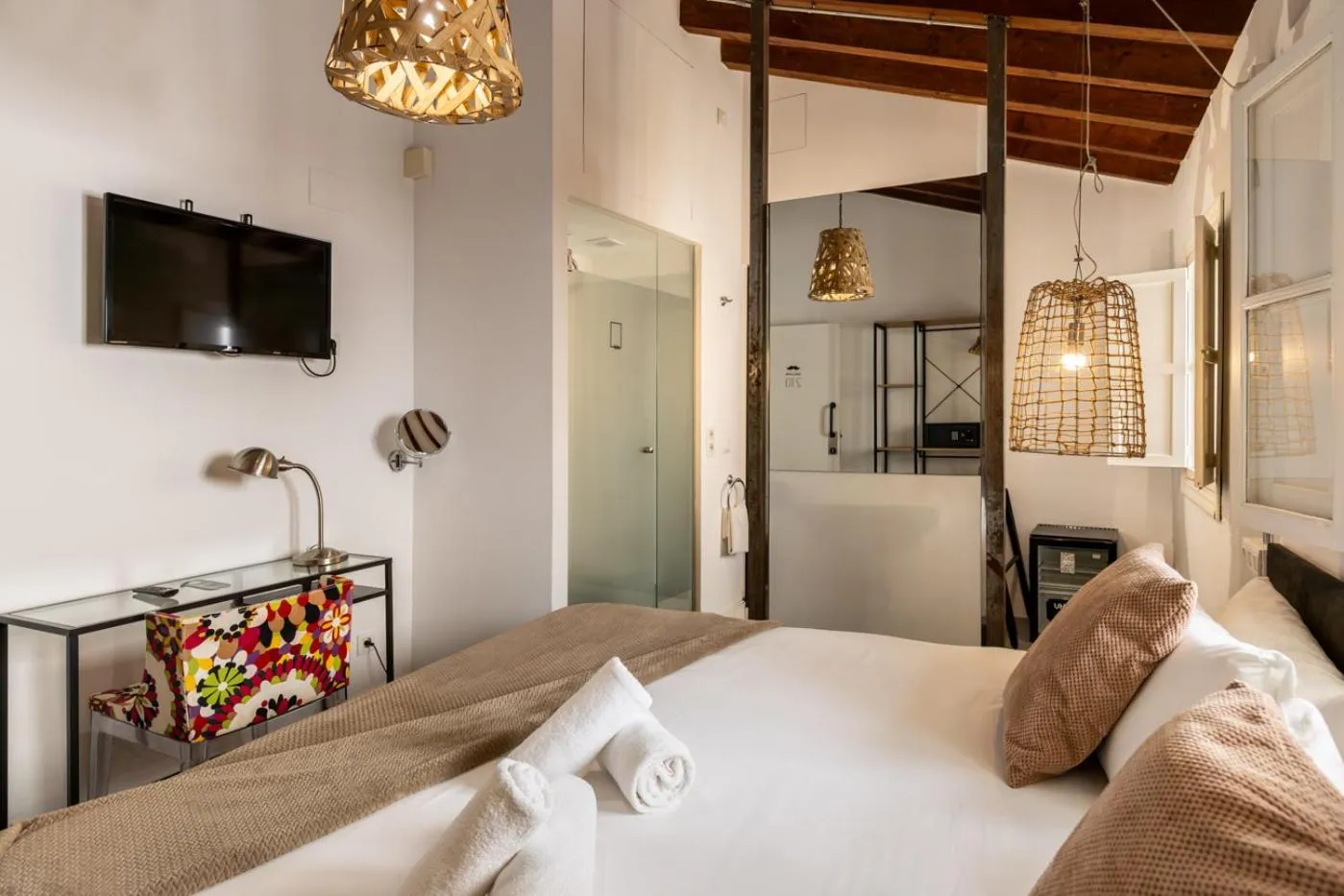 Photo of the whole room, Bed in Antiguo Brondo Selfcheck-in Smart Rooms