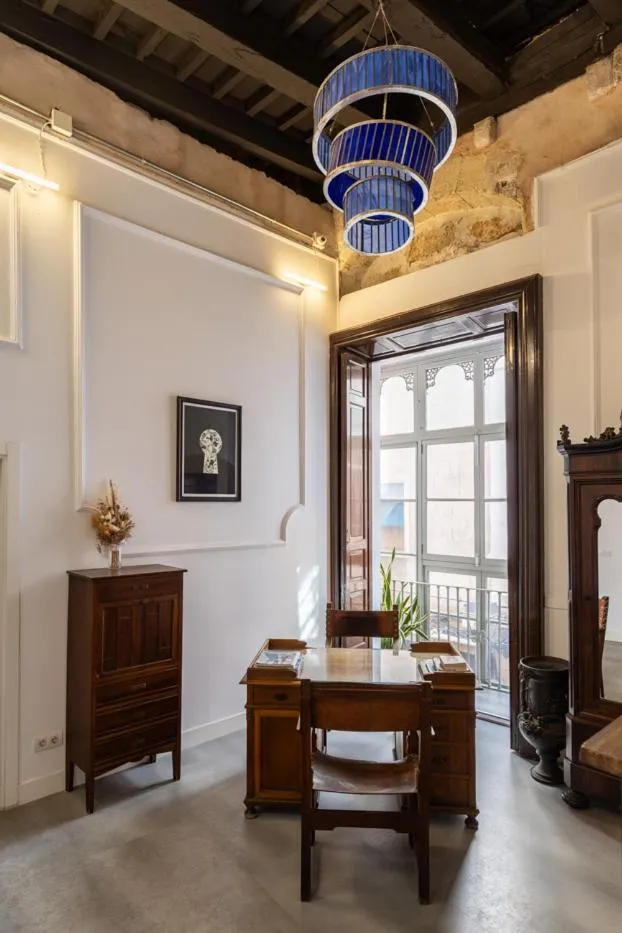 Area and facilities in Antiguo Brondo Selfcheck-in Smart Rooms