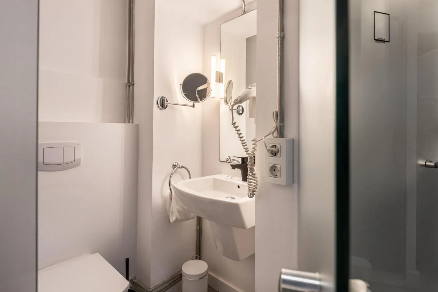 Bathroom in Antiguo Brondo Selfcheck-in Smart Rooms