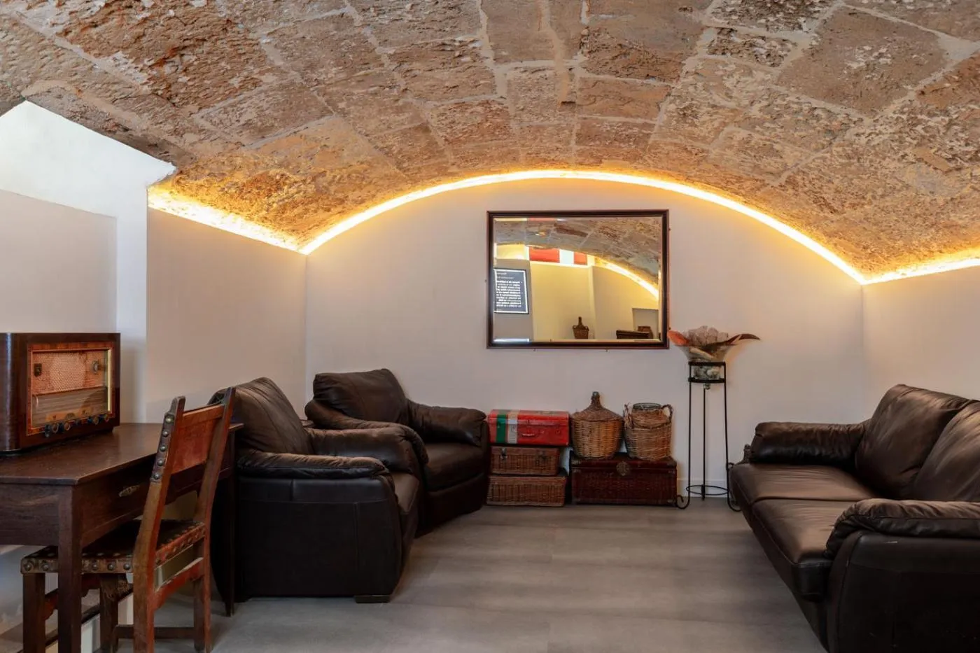 Area and facilities in Antiguo Brondo Selfcheck-in Smart Rooms