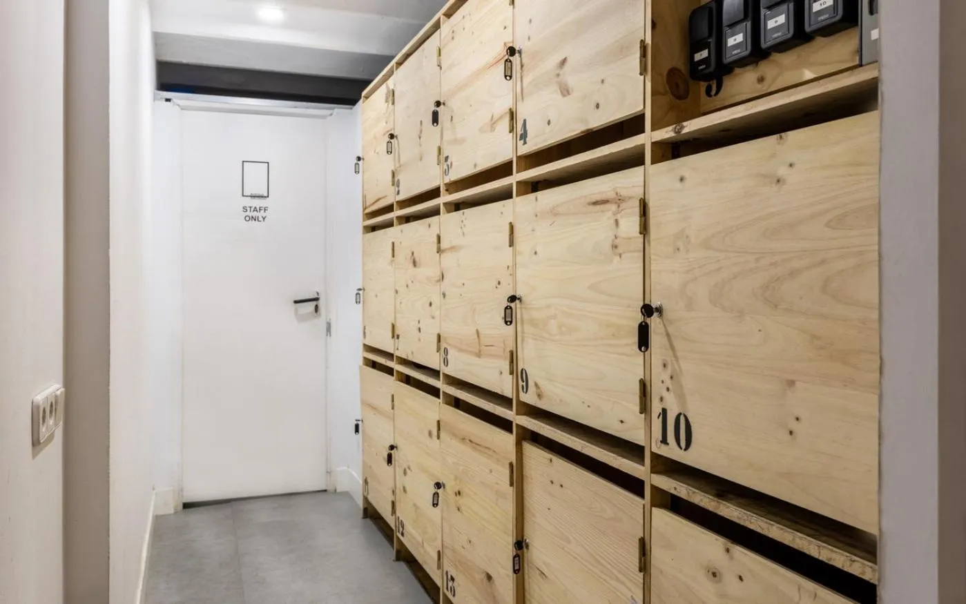 Area and facilities in Antiguo Brondo Selfcheck-in Smart Rooms