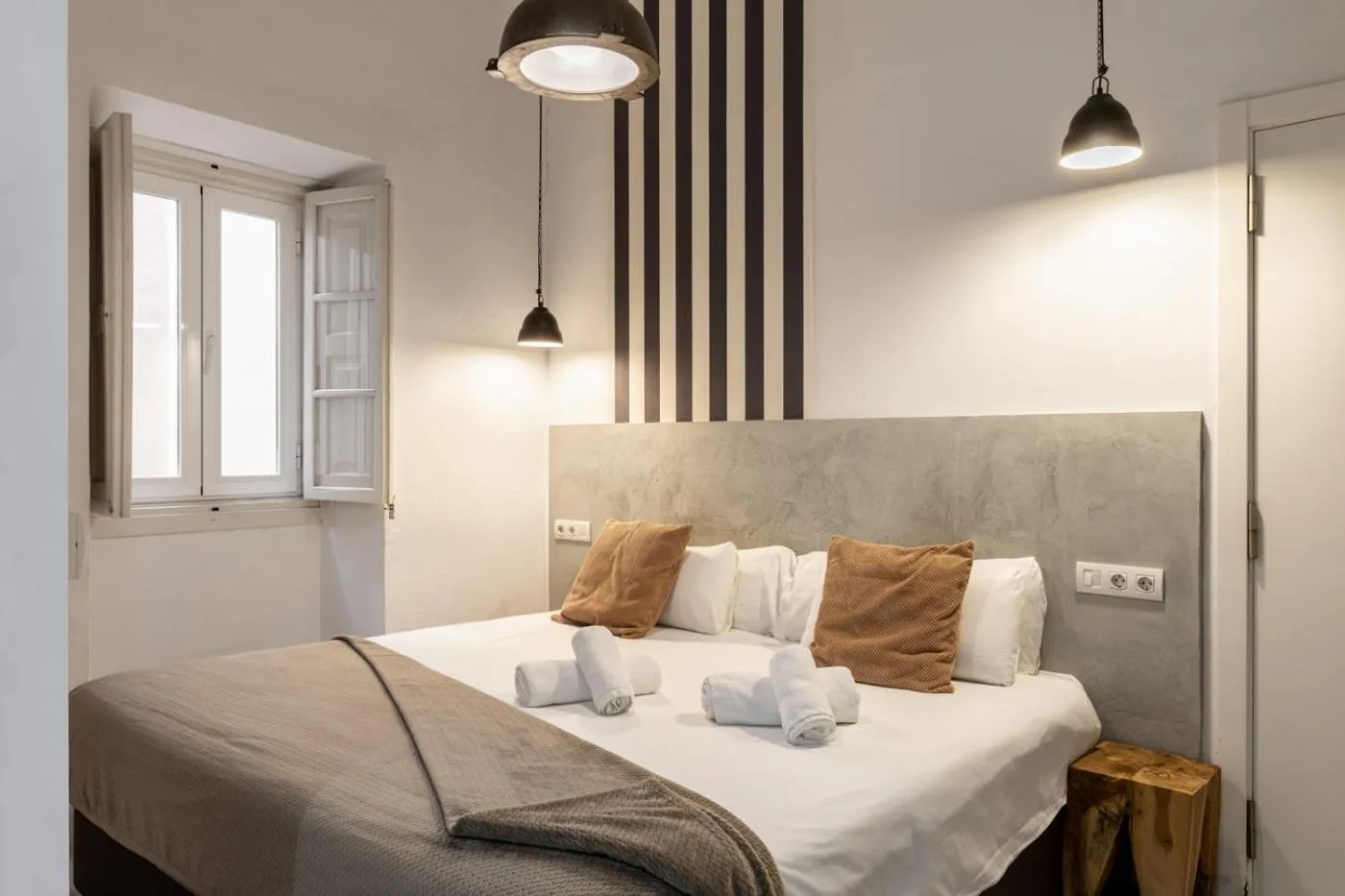 Photo of the whole room, Bed in Antiguo Brondo Selfcheck-in Smart Rooms