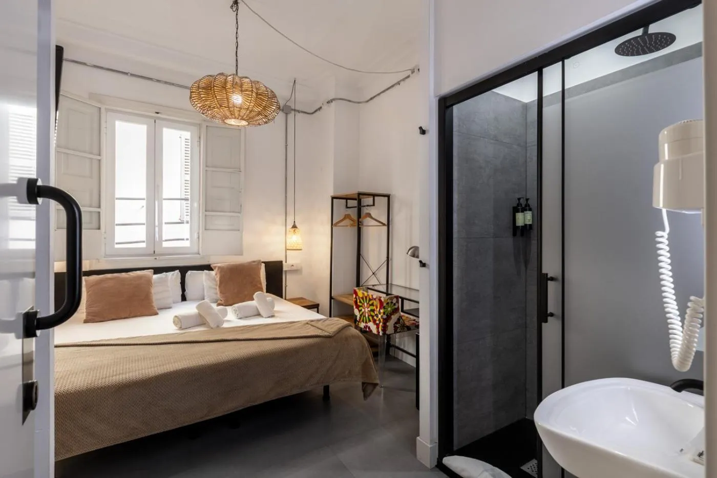 Bathroom, Bed in Antiguo Brondo Selfcheck-in Smart Rooms