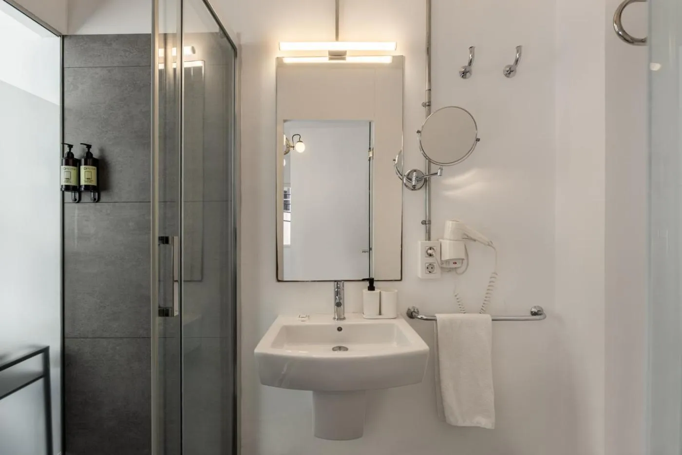 Bathroom in Antiguo Brondo Selfcheck-in Smart Rooms