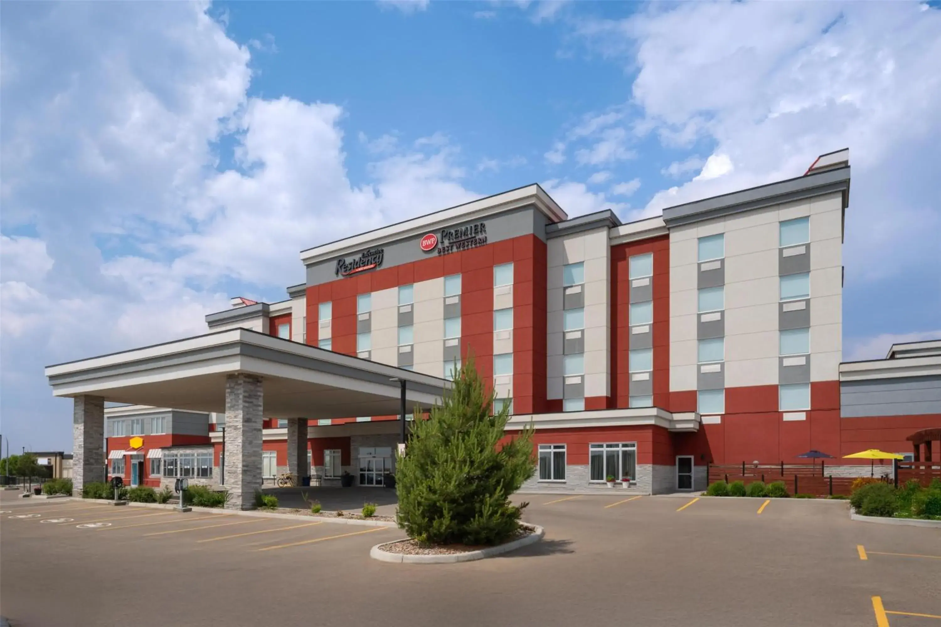 Property building in Best Western Premier Executive Residency Medicine Hat Property building in Best Western Premier Executive Residency Medicine Hat