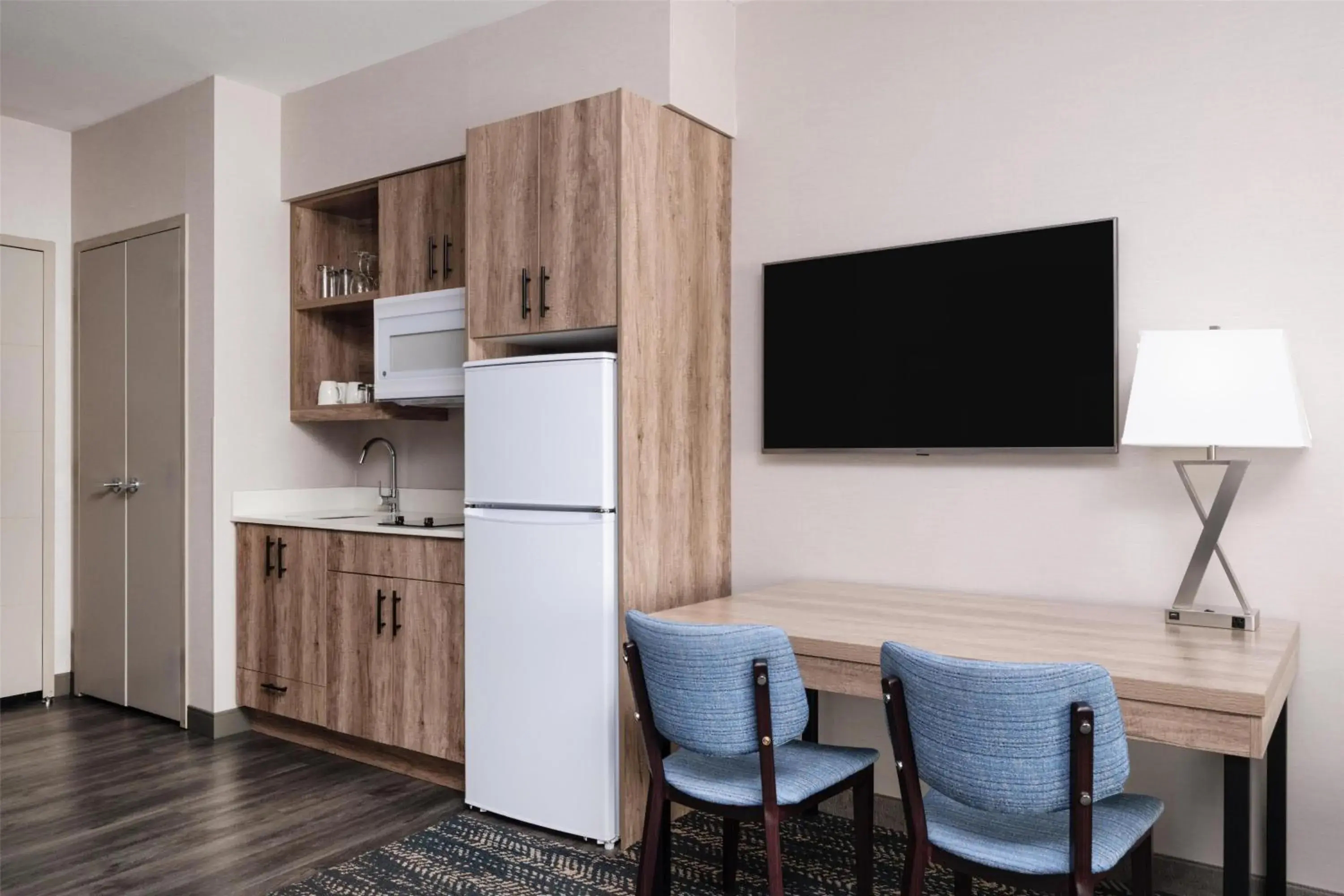 Executive King Suite with Sofa Bed in Best Western Premier Executive Residency Medicine Hat Executive King Suite with Sofa Bed in Best Western Premier Executive Residency Medicine Hat