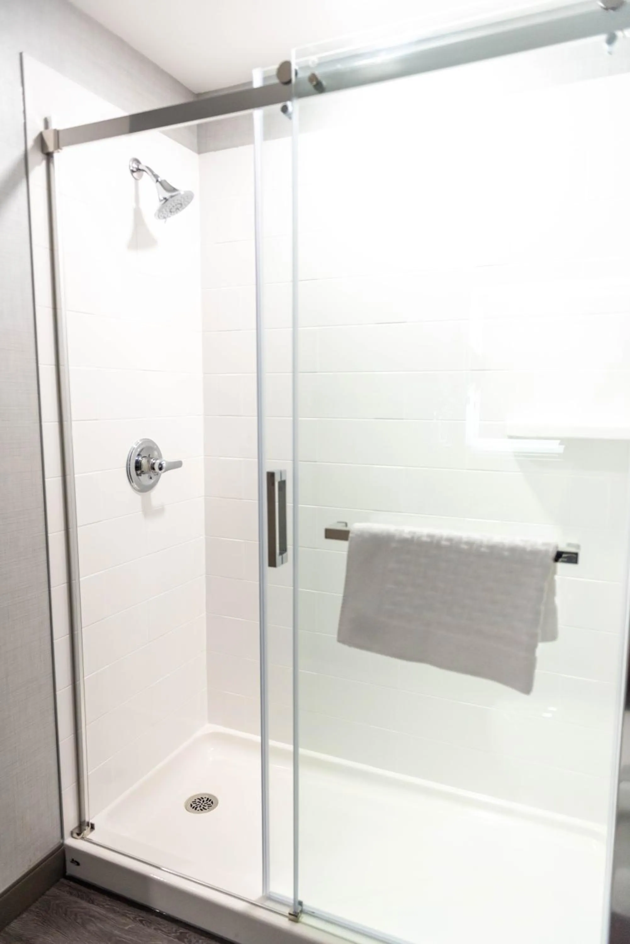 Shower in Best Western Premier Executive Residency Medicine Hat