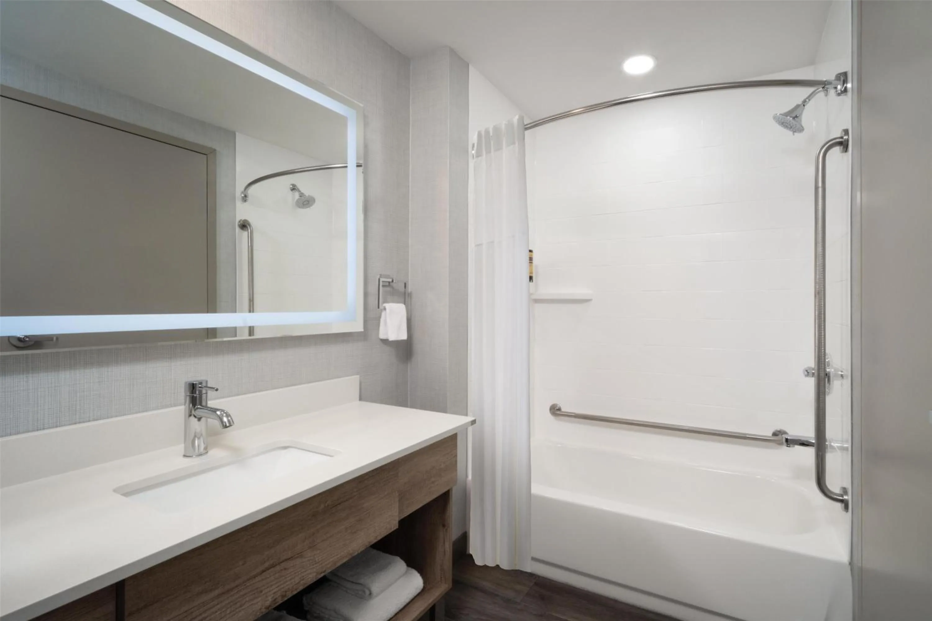 Bathroom in Best Western Premier Executive Residency Medicine Hat