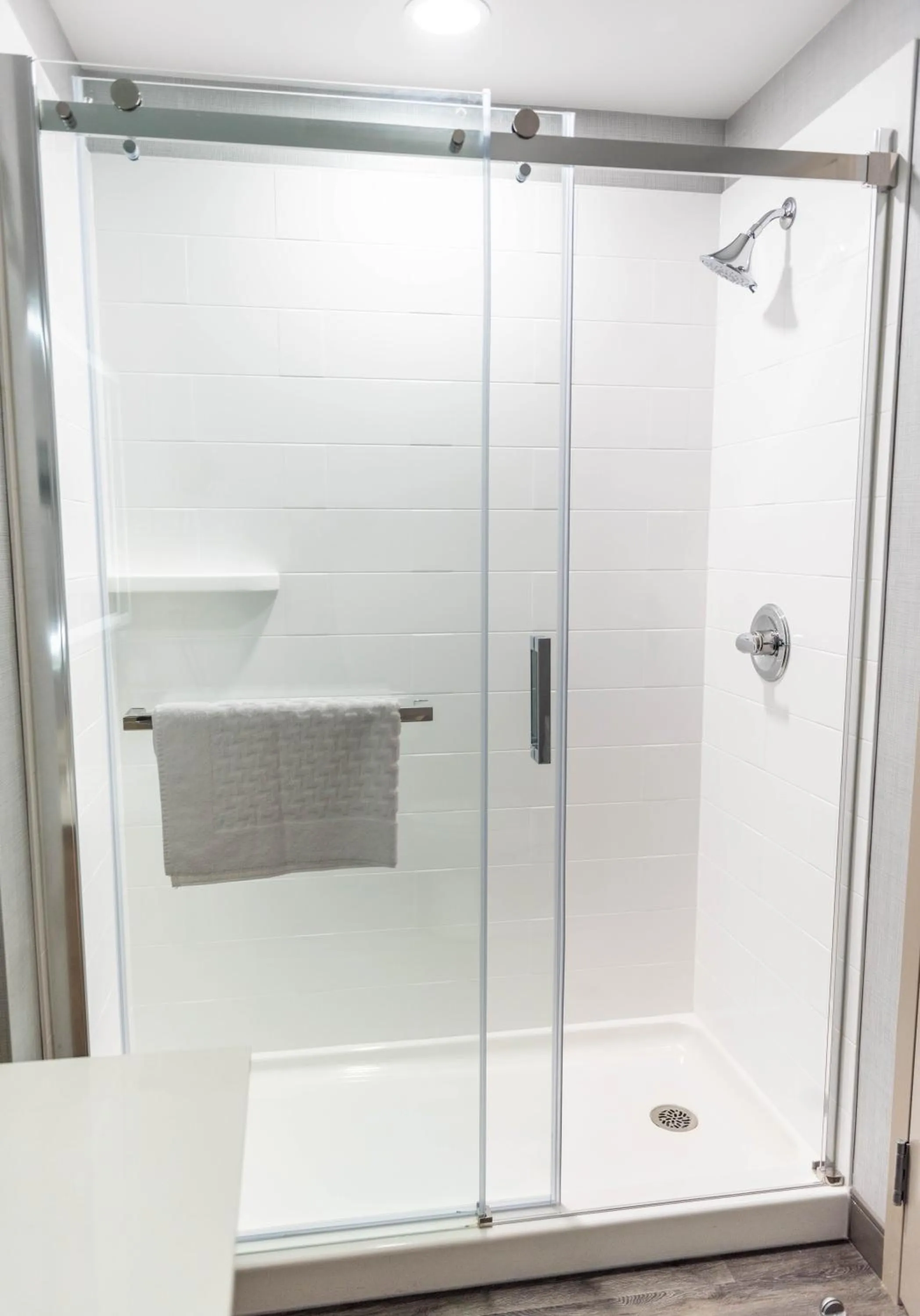 Shower in Best Western Premier Executive Residency Medicine Hat