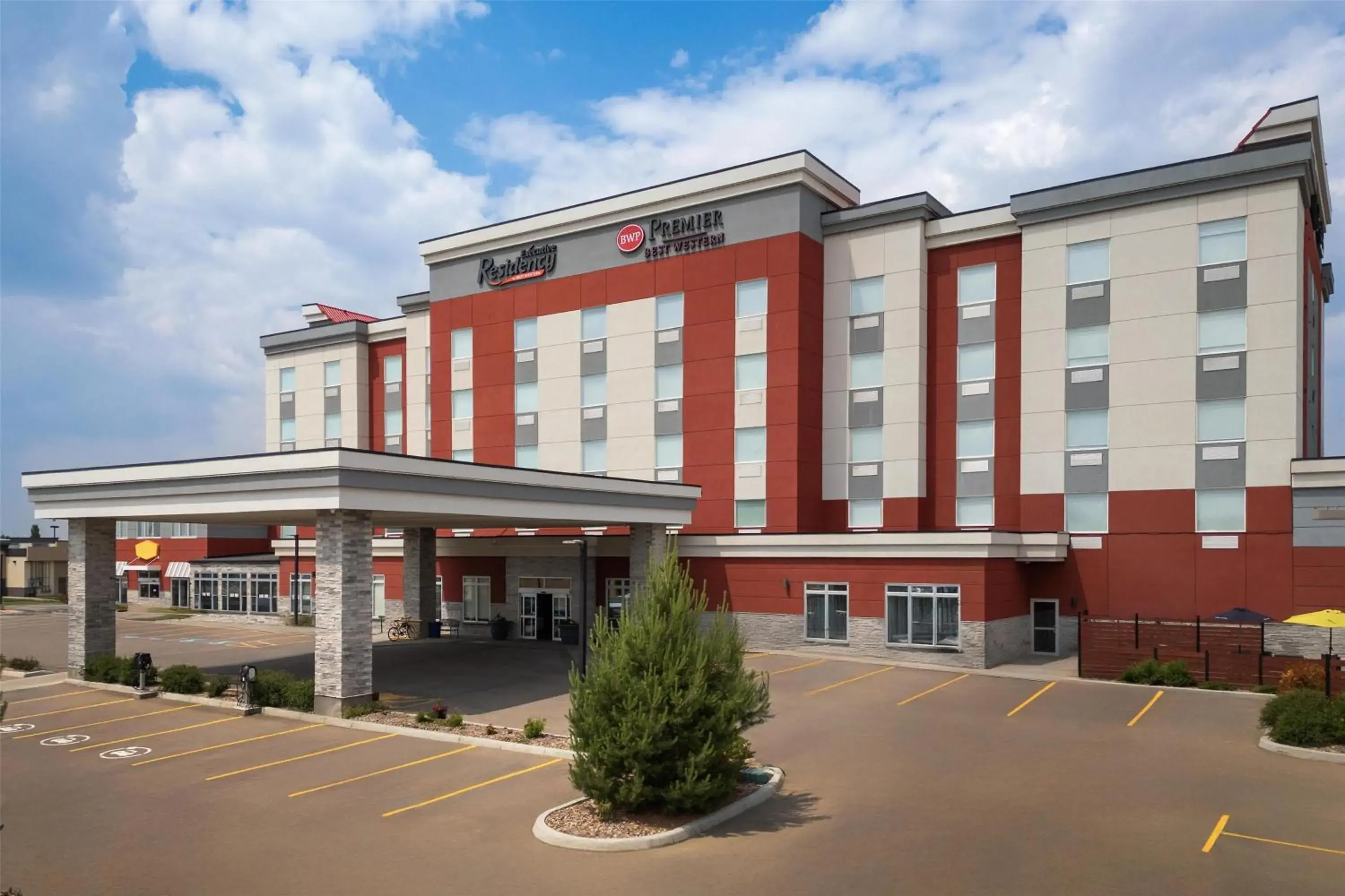 Property building in Best Western Premier Executive Residency Medicine Hat Property building in Best Western Premier Executive Residency Medicine Hat