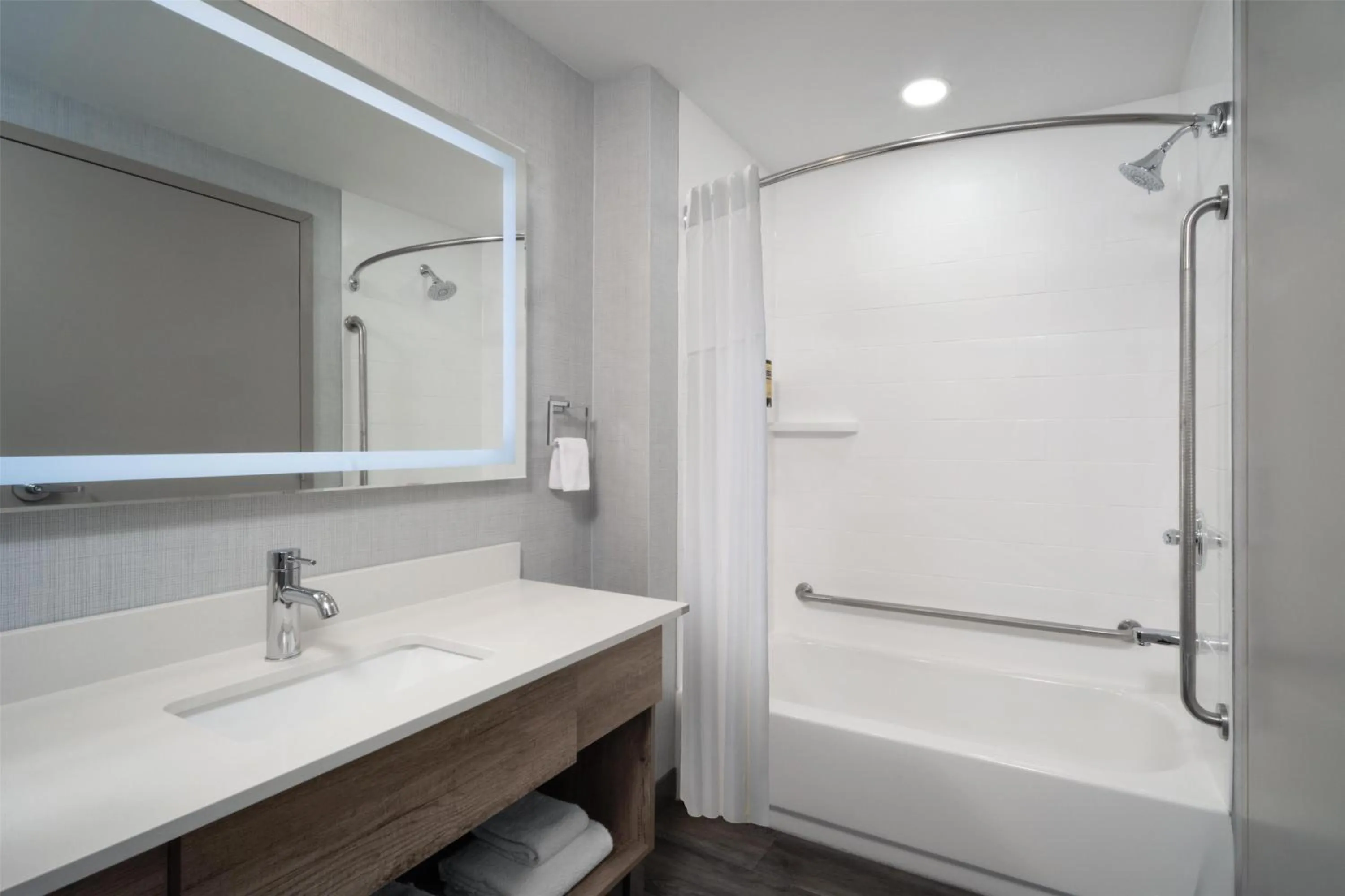 Bathroom in Best Western Premier Executive Residency Medicine Hat