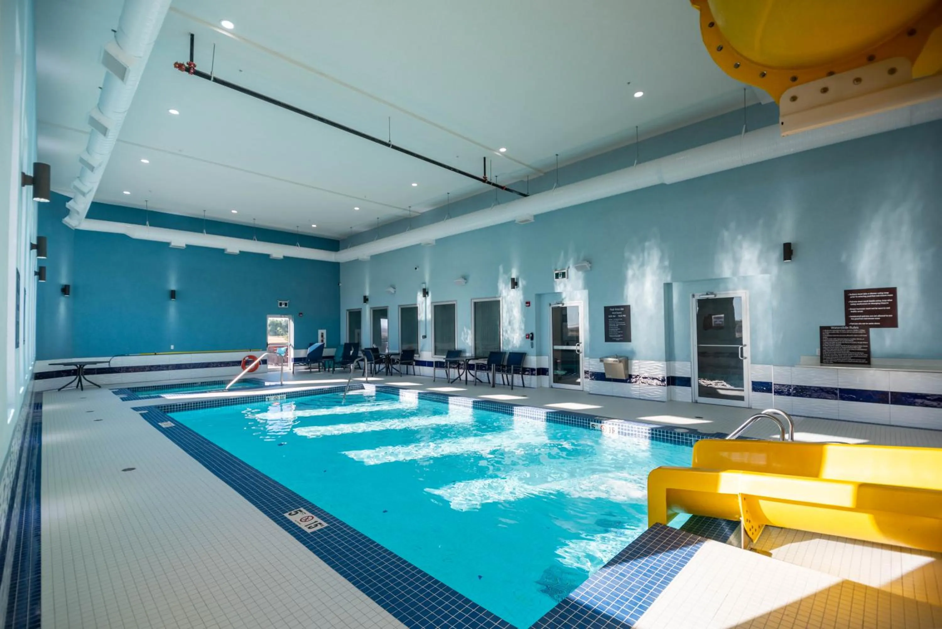 Swimming pool in Best Western Premier Executive Residency Medicine Hat