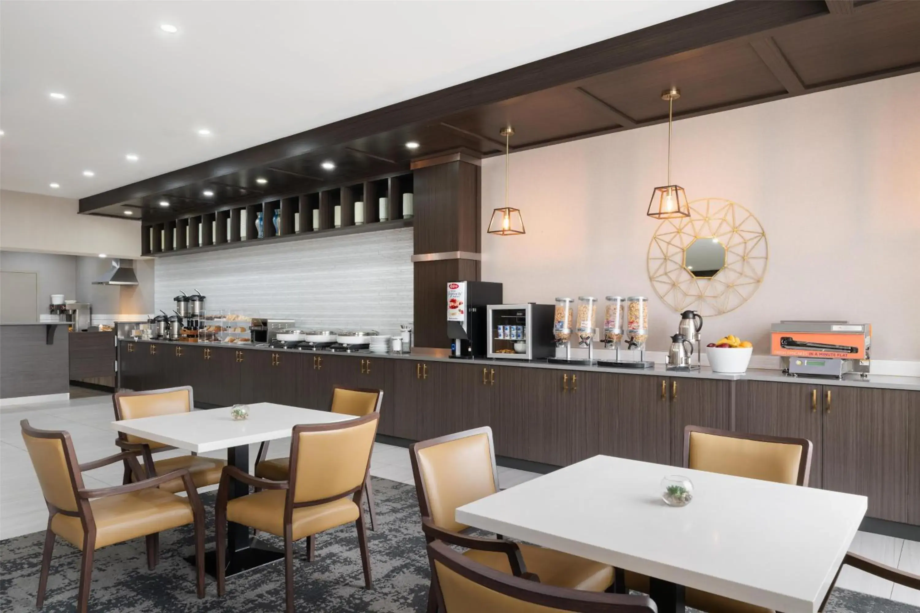 Breakfast in Best Western Premier Executive Residency Medicine Hat Breakfast in Best Western Premier Executive Residency Medicine Hat