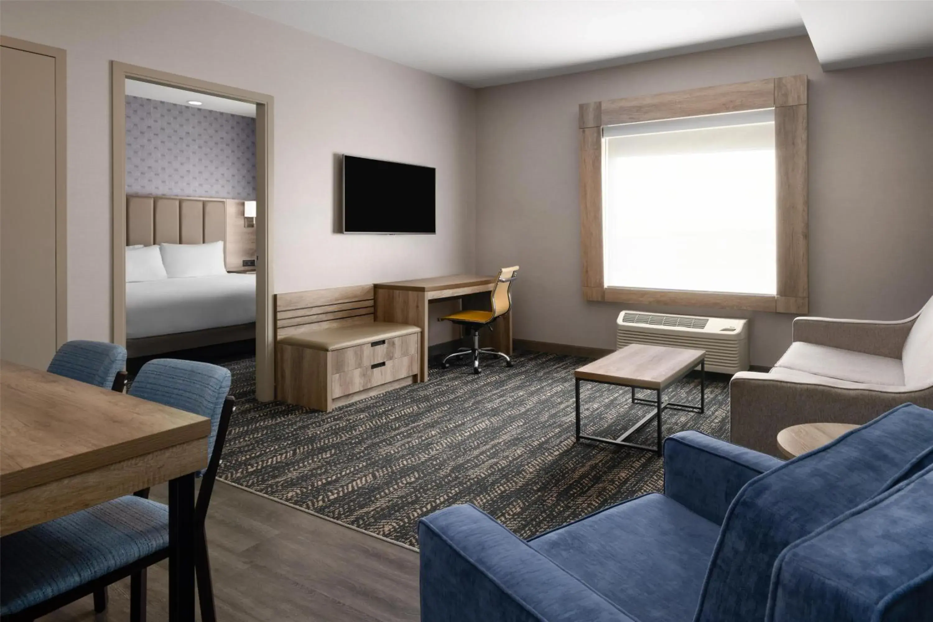 Bedroom, Bed in Best Western Premier Executive Residency Medicine Hat Bedroom, Bed in Best Western Premier Executive Residency Medicine Hat