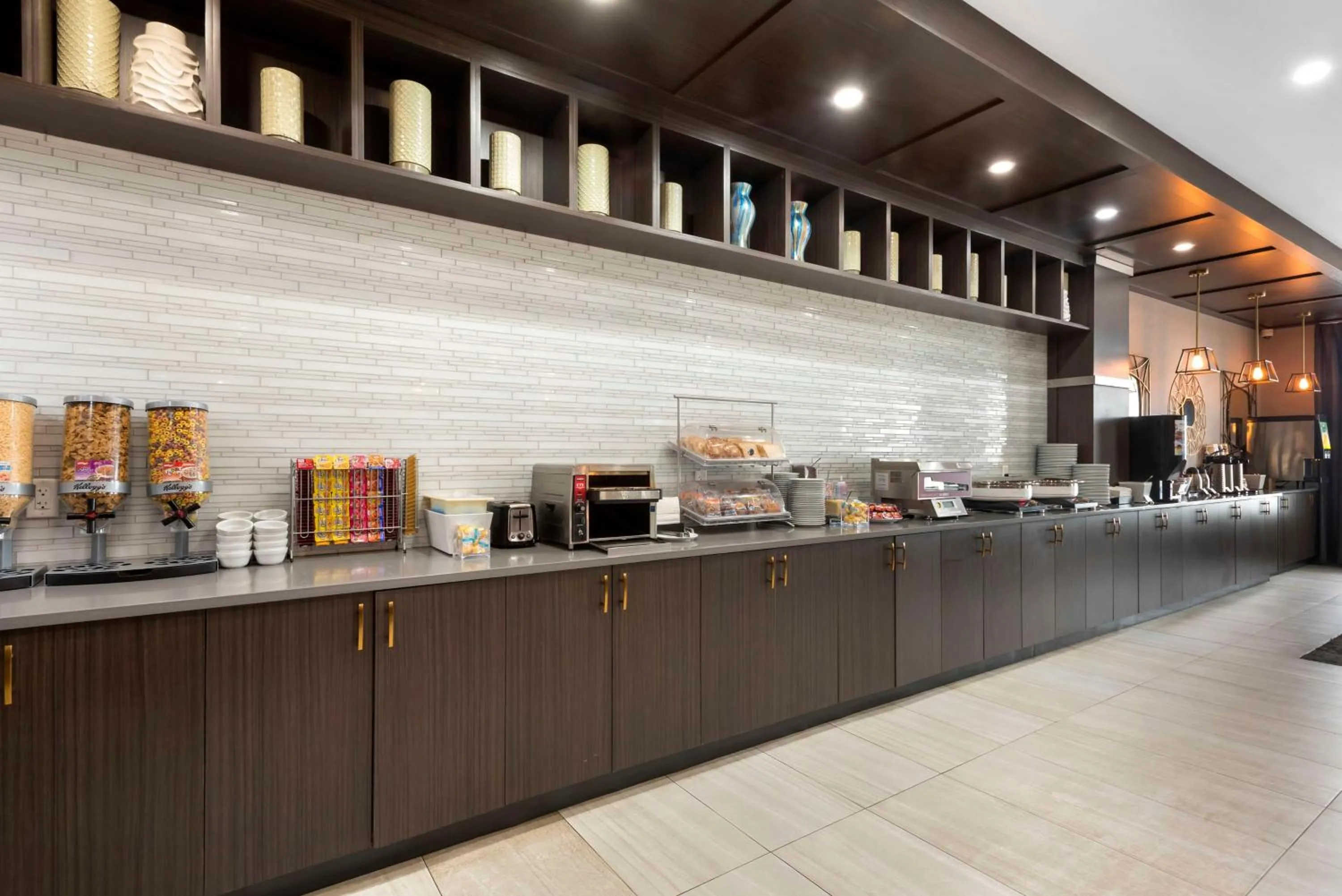 Breakfast in Best Western Premier Executive Residency Medicine Hat