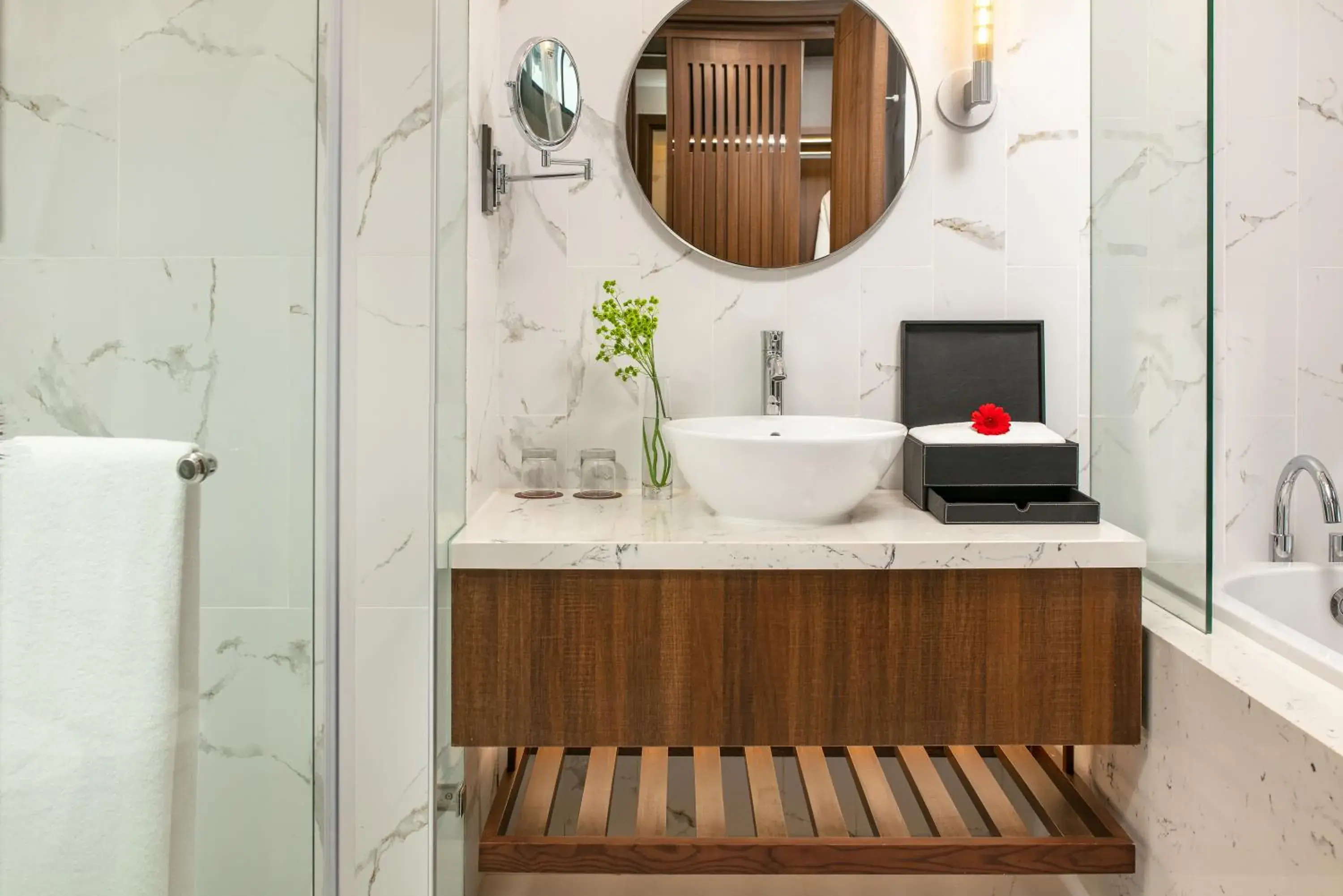 Executive King Room - Free Chocolate Hour 16:00 to 17:00 in Eastin Hotel & Residences Hanoi Executive King Room - Free Chocolate Hour 16:00 to 17:00 in Eastin Hotel & Residences Hanoi